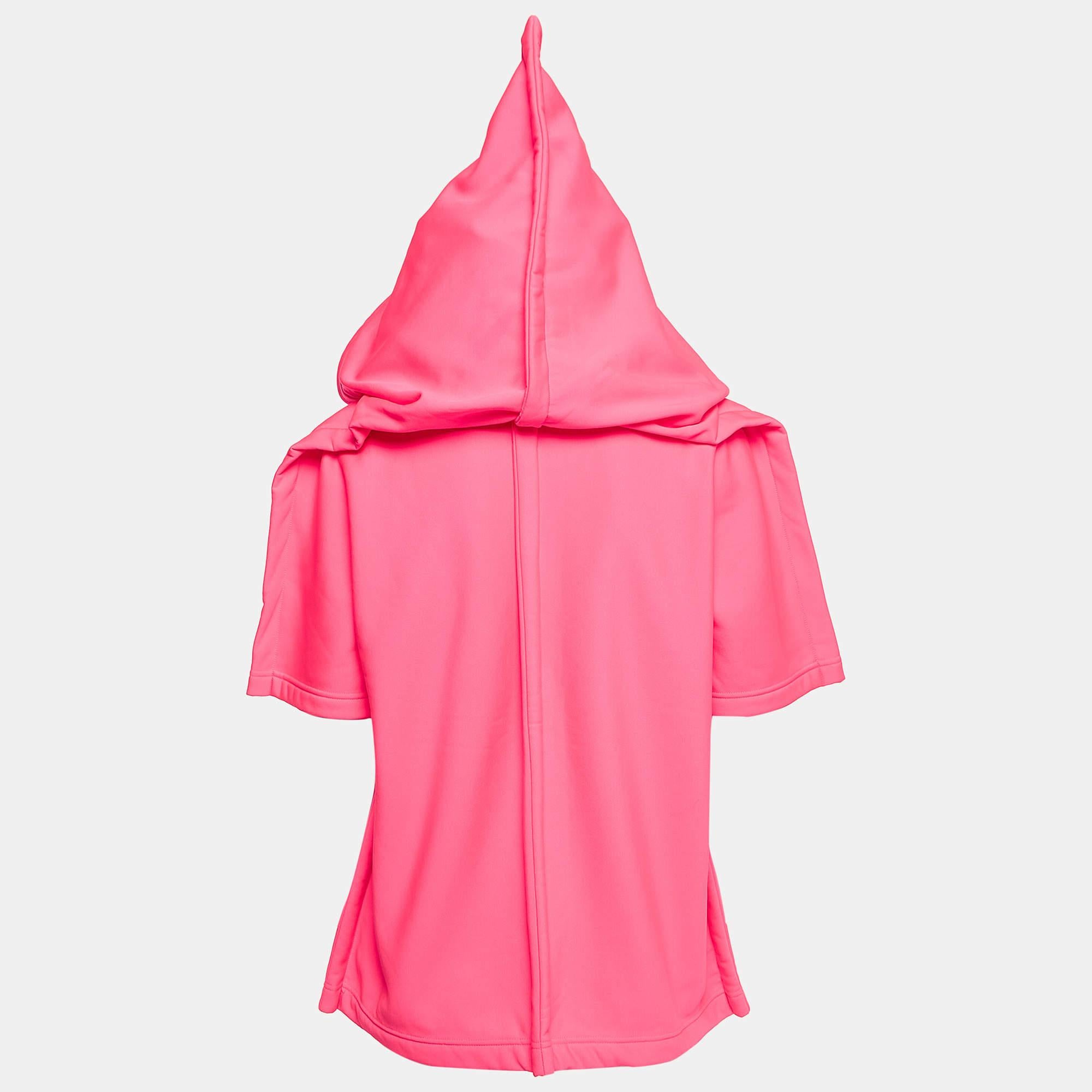 How fabulous does this designer jacket look! It is made of fine materials and features a hood. Pair it with pants and sneakers for a cool look.