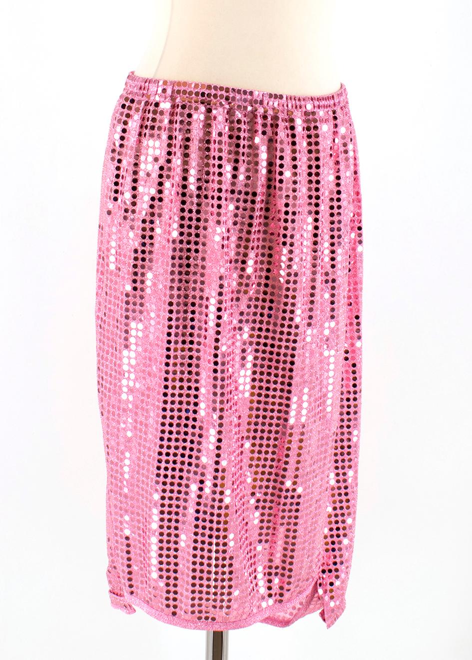 Comme des Garçons pink sequins skirt featuring an elastic waist and asymmetrical hem. 

- Midi length
- Ajustable waist
- Lightweight fabrics

Please note, these items are pre-owned and may show signs of being stored even when unworn and unused.