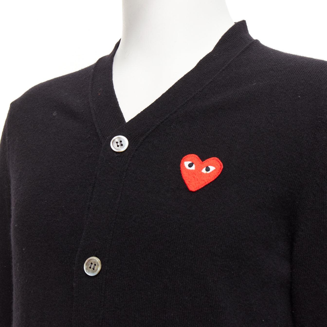 COMME DES GARCONS PLAY 2006 100% wool black heart logo cardigan M
Reference: MLCO/A00010
Brand: Comme Des Garcons
Collection: PLAY
Material: Wool
Color: Black, Red
Pattern: Cartoon
Closure: Button
Made in: Japan

CONDITION:
Condition: Good, this