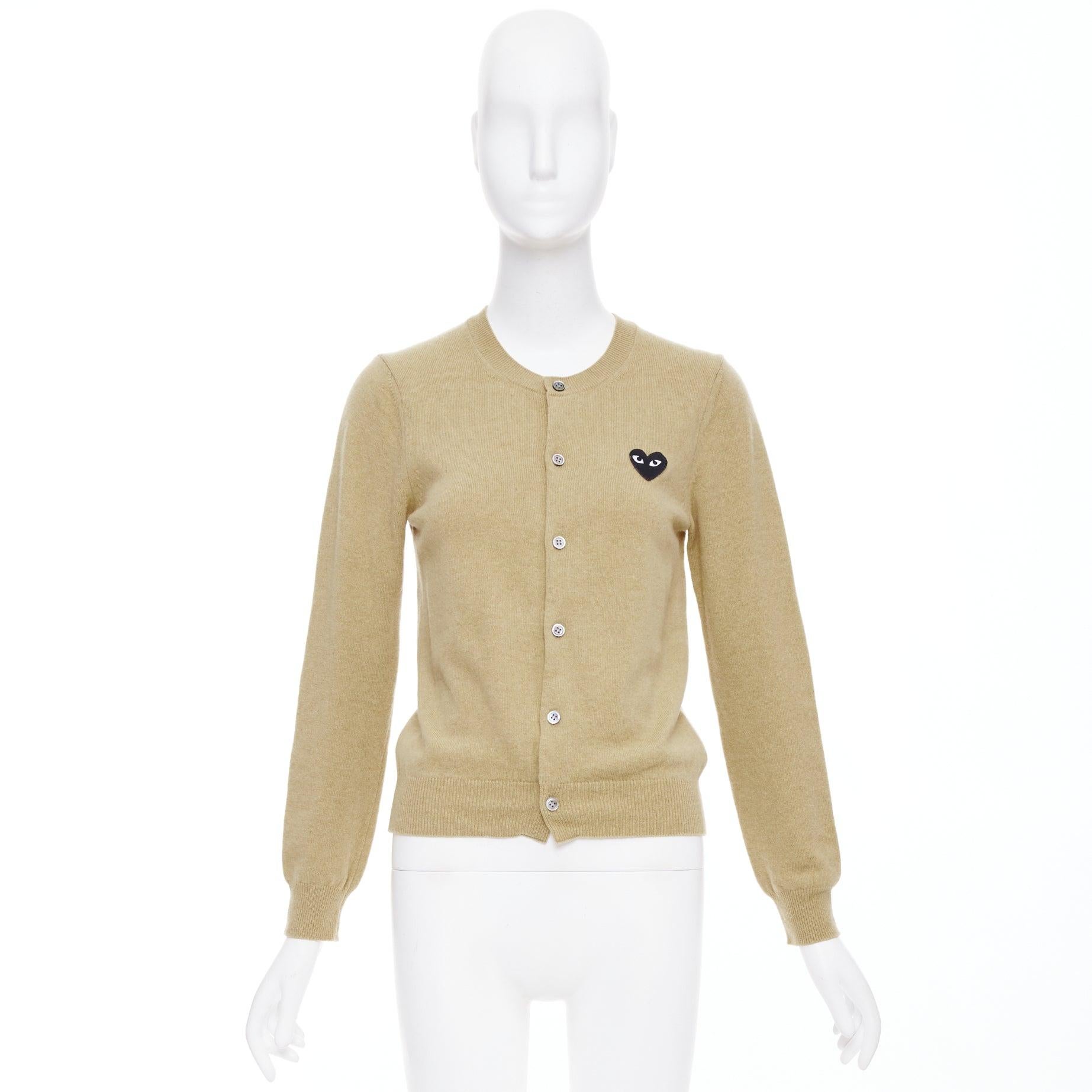 COMME DES GARCONS PLAY 2008 Blackwappen cardigan en laine beige et cœur noir S en vente 5
