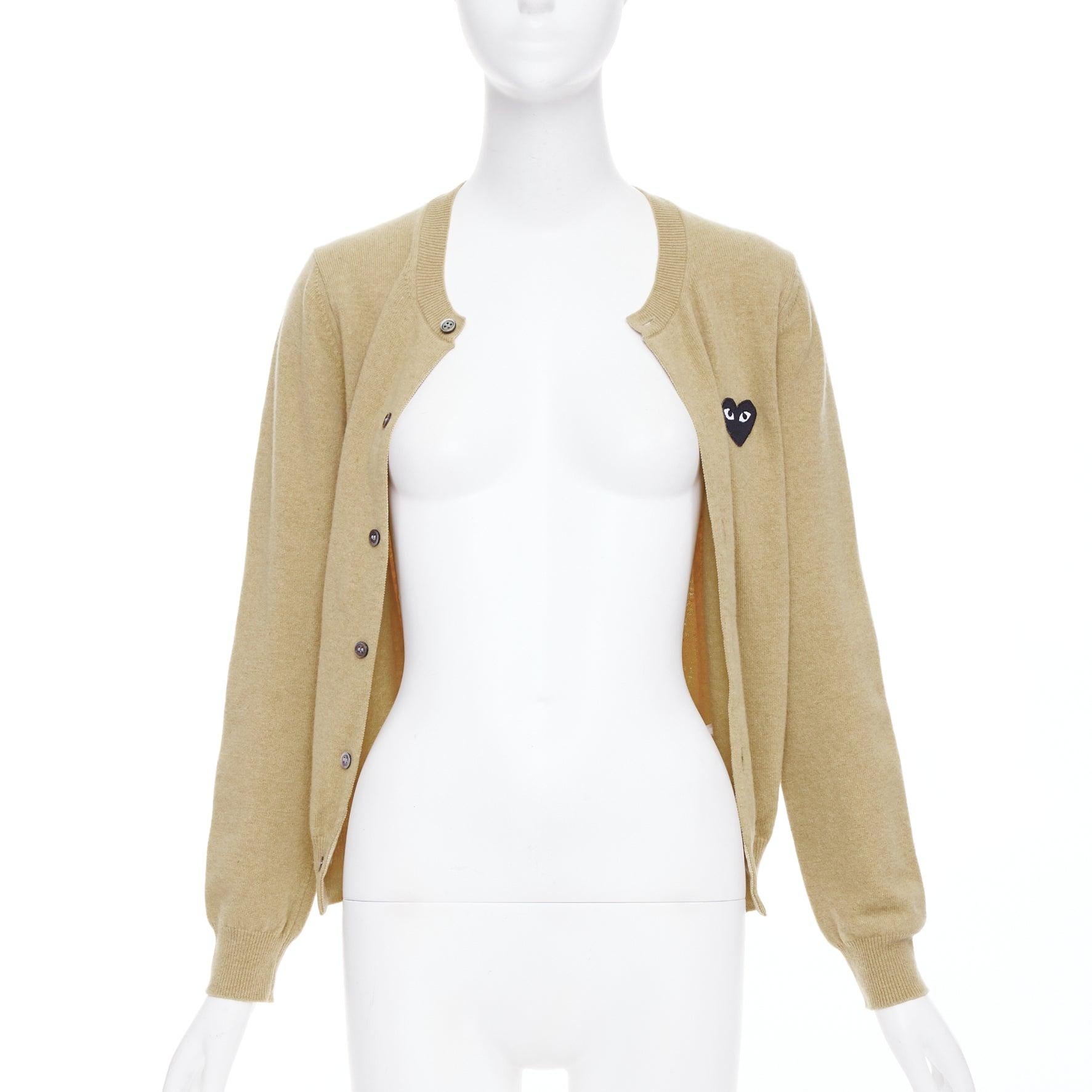Beige COMME DES GARCONS PLAY 2008 Blackwappen cardigan en laine beige et cœur noir S en vente