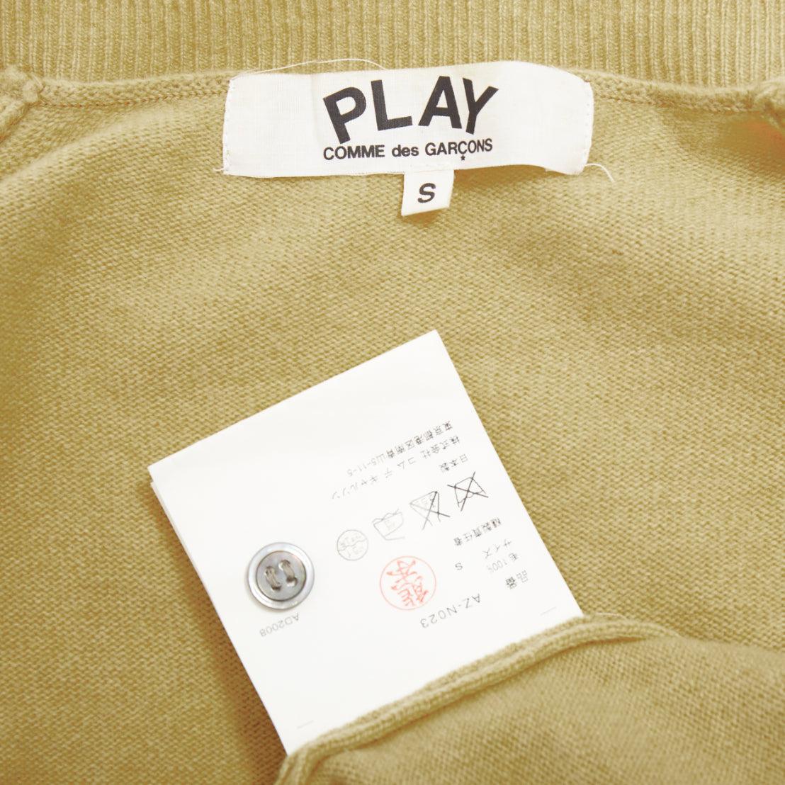 COMME DES GARCONS PLAY 2008 Blackwappen cardigan en laine beige et cœur noir S en vente 4