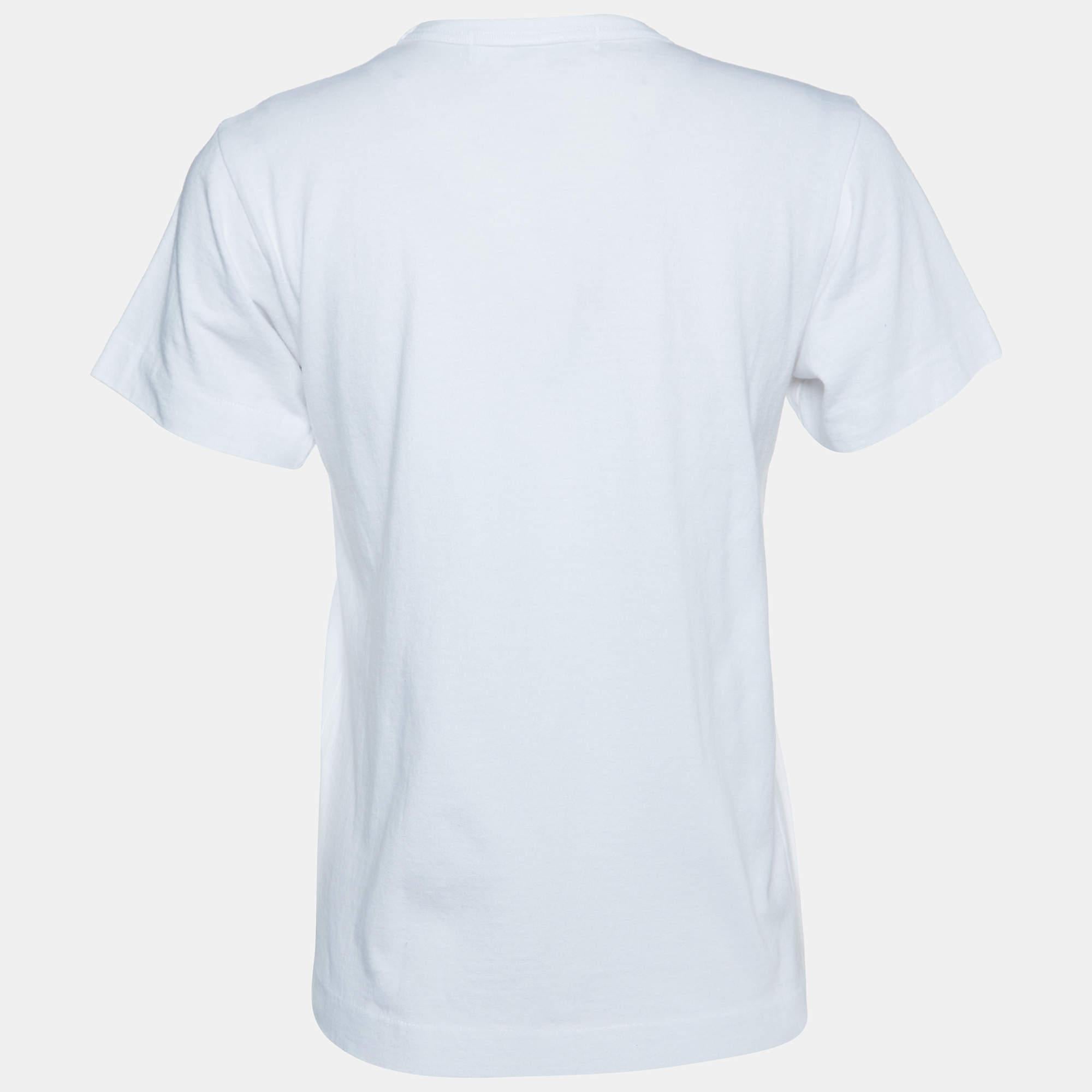Ottieni il comfort e il giusto stile casual con questa maglietta firmata. Progettata per essere affidabile e durevole, la creazione presenta una scollatura semplice e dettagli firmati.