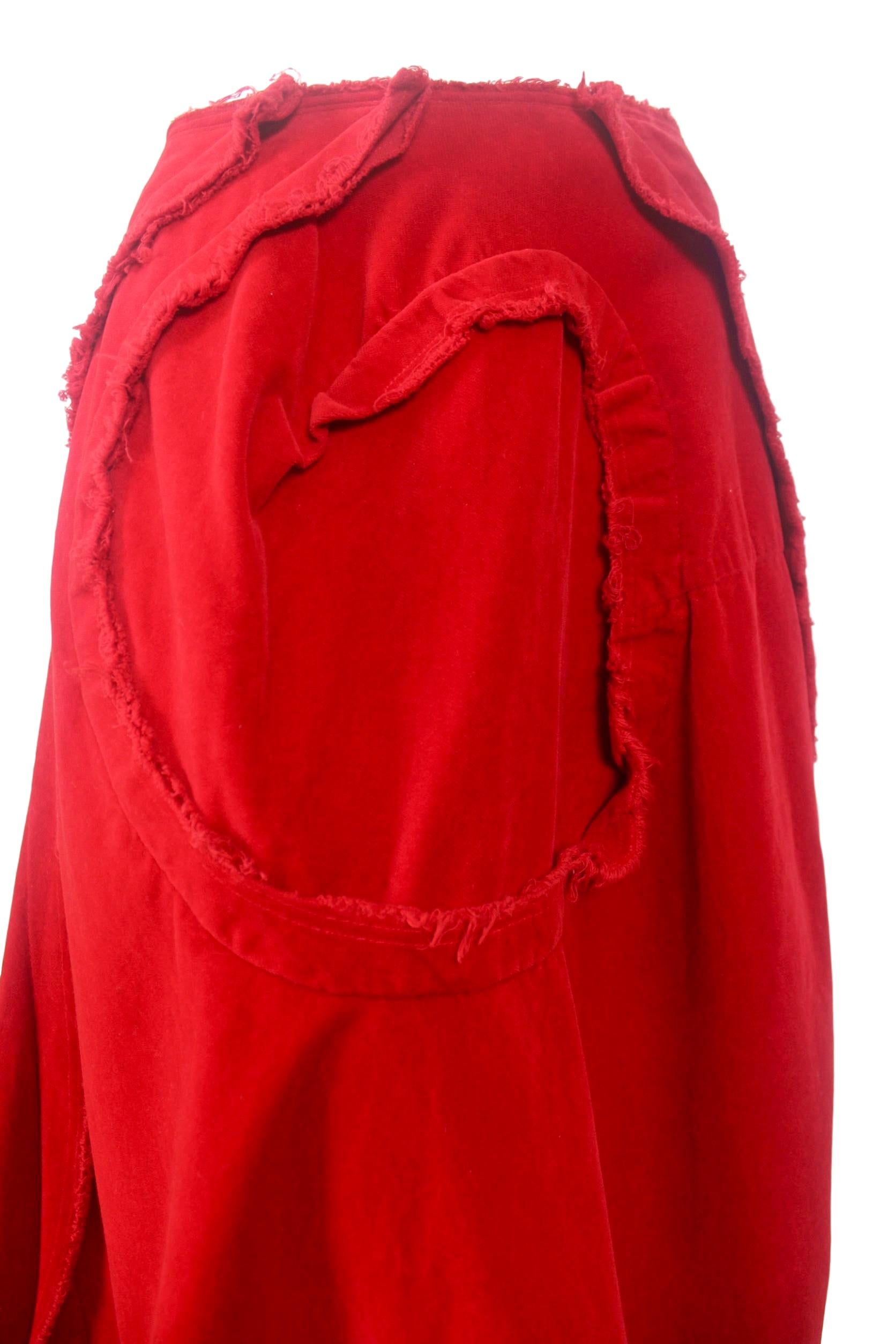Comme des Garcons
2003 Red Velvet Skirt
Labelled size S