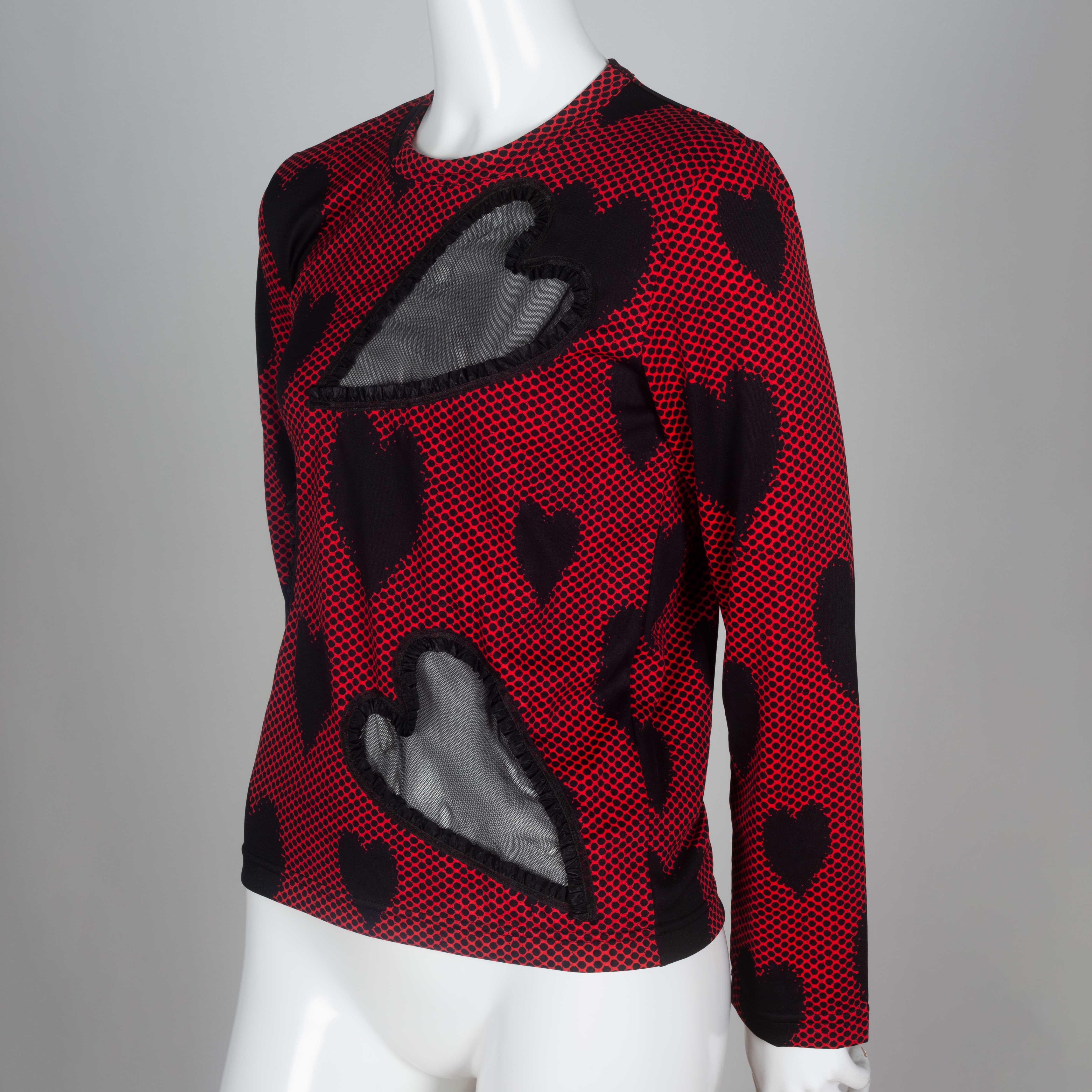 Comme des Garçons 2008 long sleeve red and black tee in slinky nylon embellished with chiffon hearts. The three hearts outlined with chiffon ruffle give a romantic touch to the rock mood. 

YEAR: 2008
MARKED SIZE: XS
US WOMEN'S: S
US MEN'S: XS
FIT: