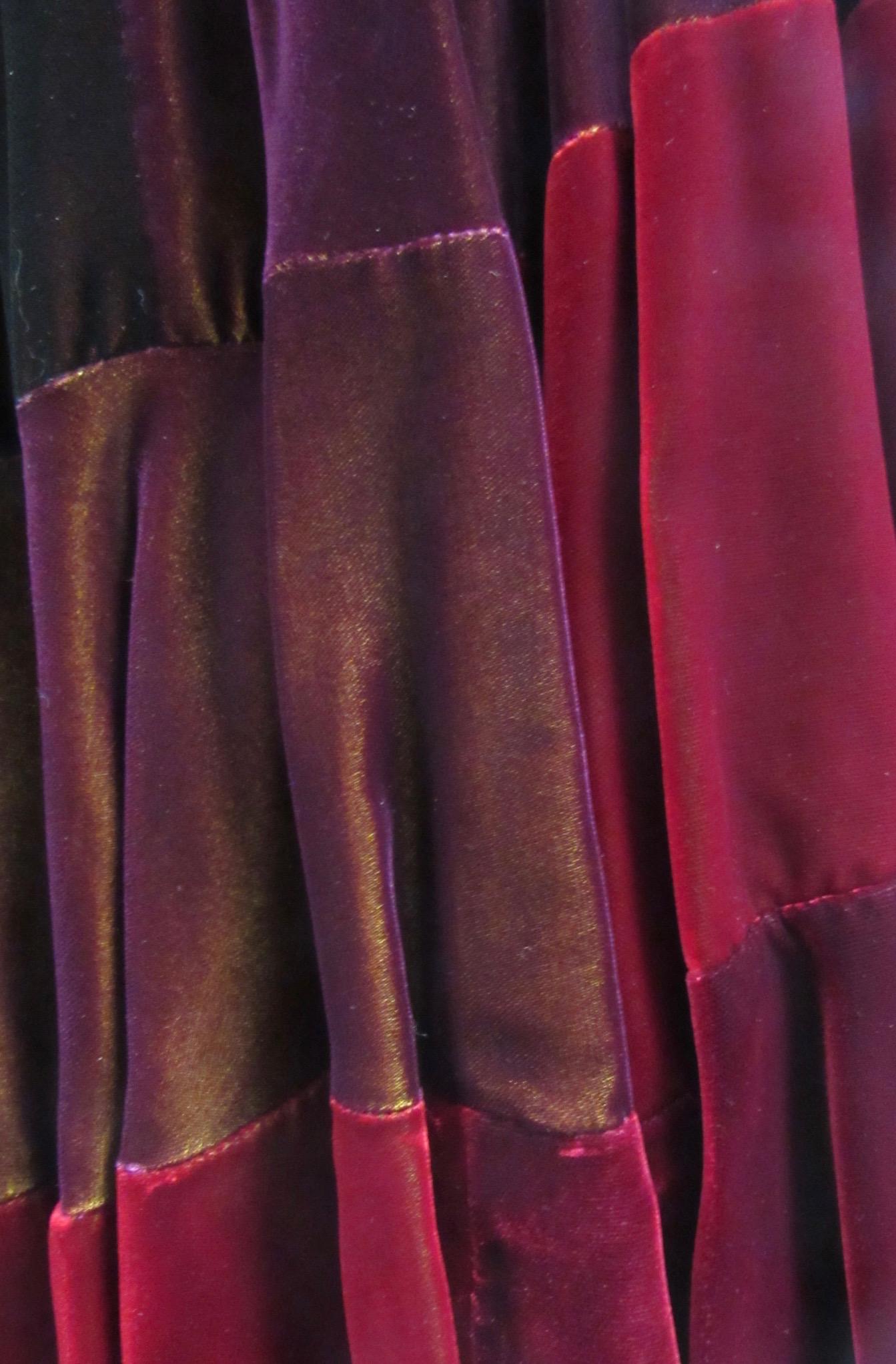 Comme des Garçons - Jupe patchwork asymétrique en velours rouge Neuf - En vente à Laguna Beach, CA