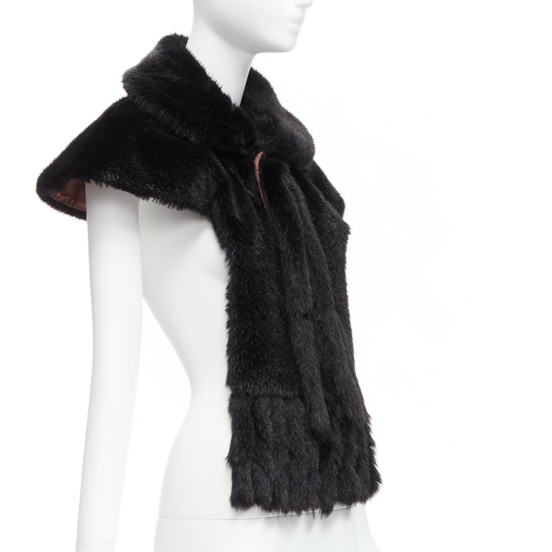 Noir COMME DES GARCONS Robe De Chambre Echarpe capelet en fausse fourrure noire vintage Peter Pan en vente