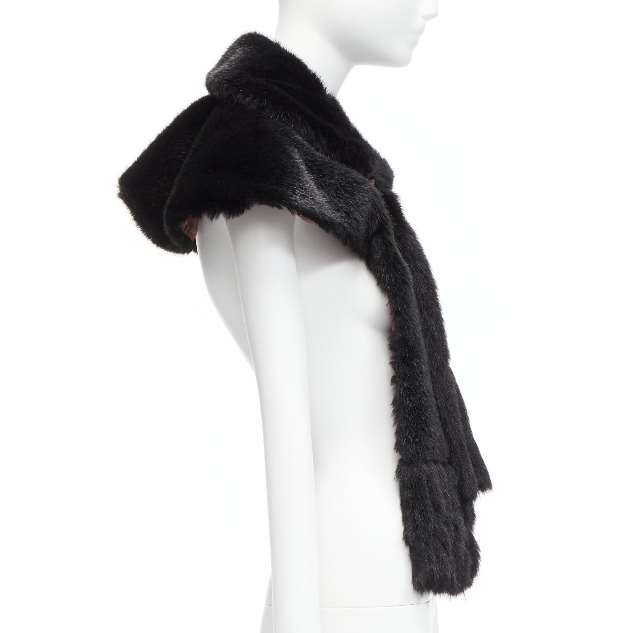 COMME DES GARCONS Robe De Chambre Echarpe capelet en fausse fourrure noire vintage Peter Pan Excellent état - En vente à Hong Kong, NT