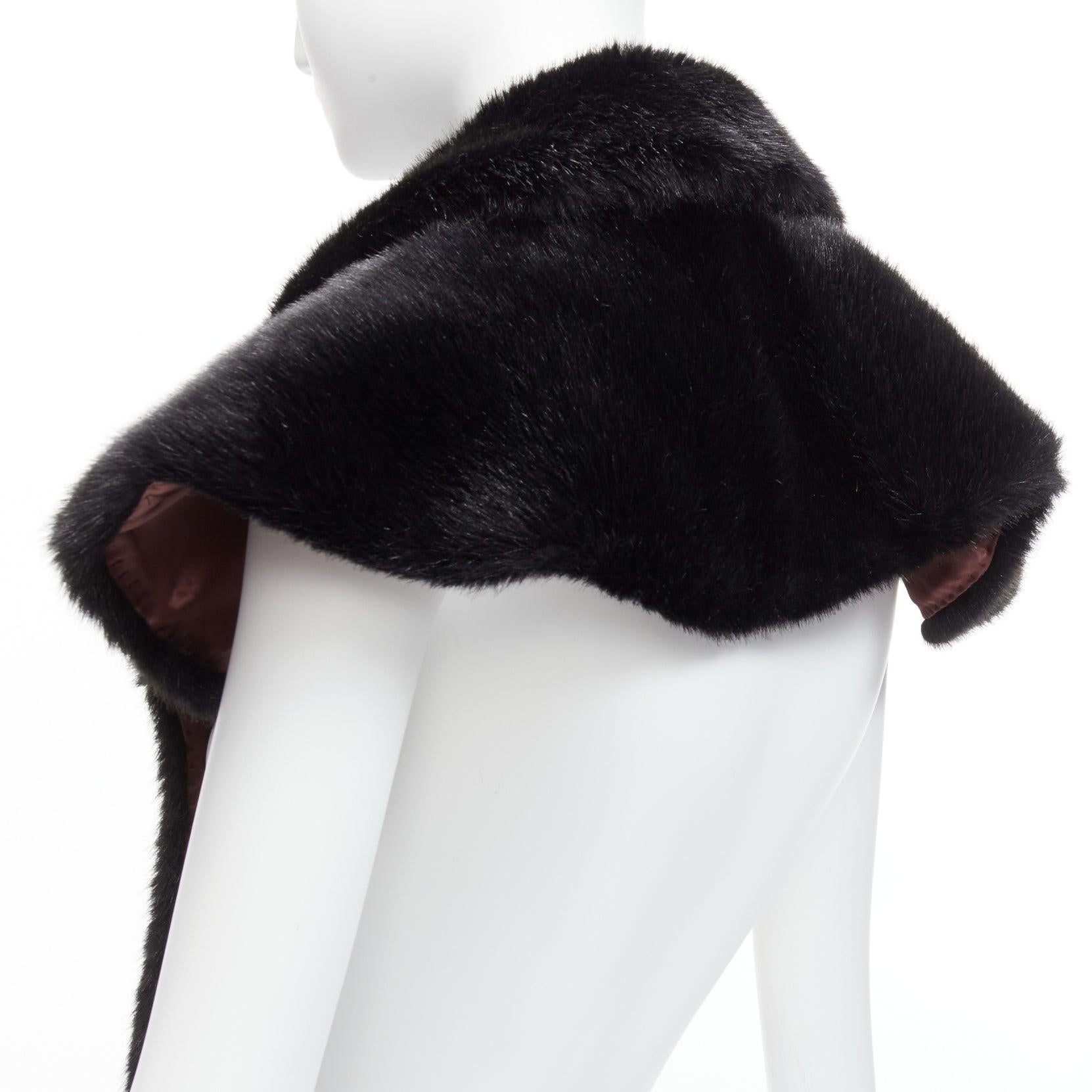 COMME DES GARCONS Robe De Chambre Echarpe capelet en fausse fourrure noire vintage Peter Pan en vente 1