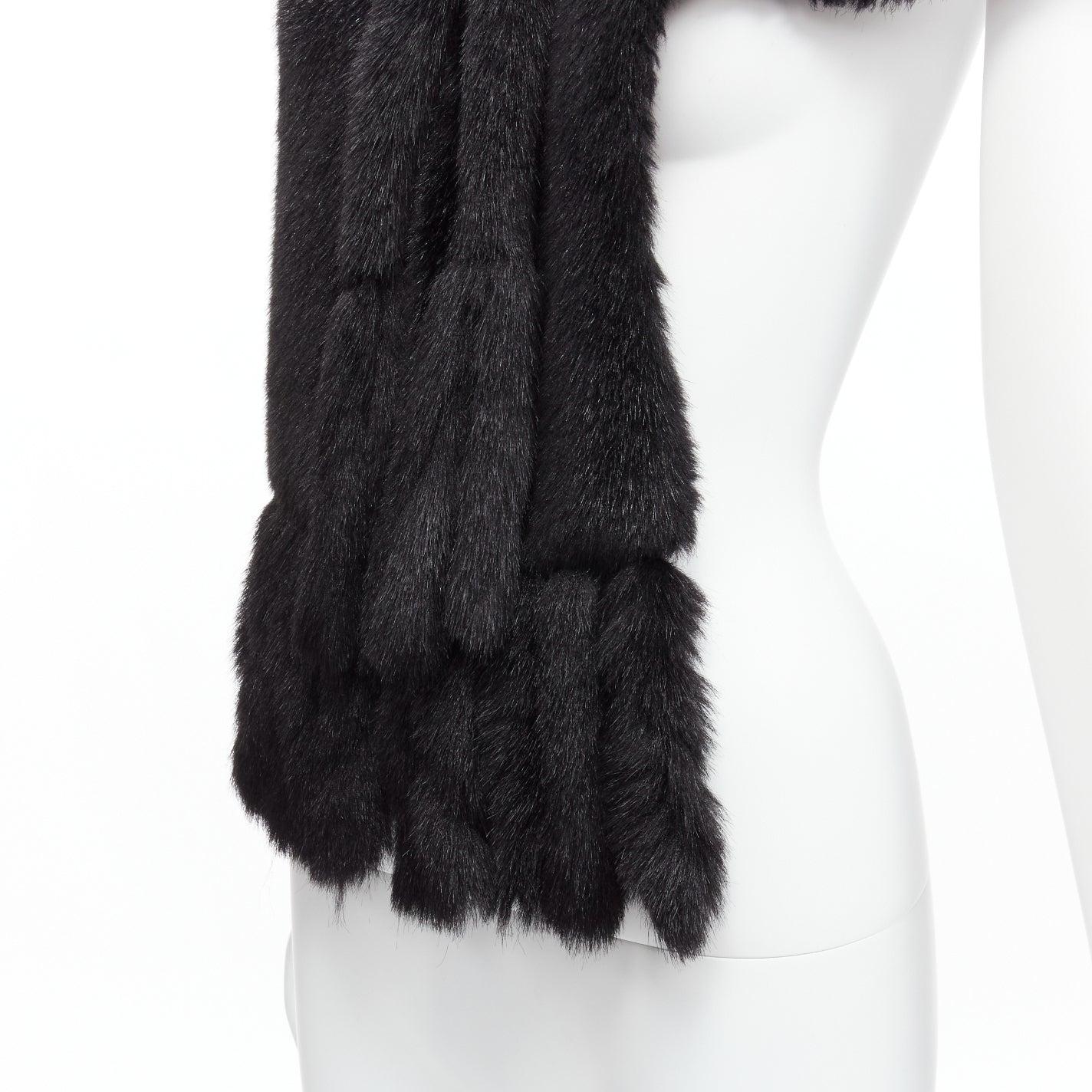 COMME DES GARCONS Robe De Chambre Echarpe capelet en fausse fourrure noire vintage Peter Pan en vente 3