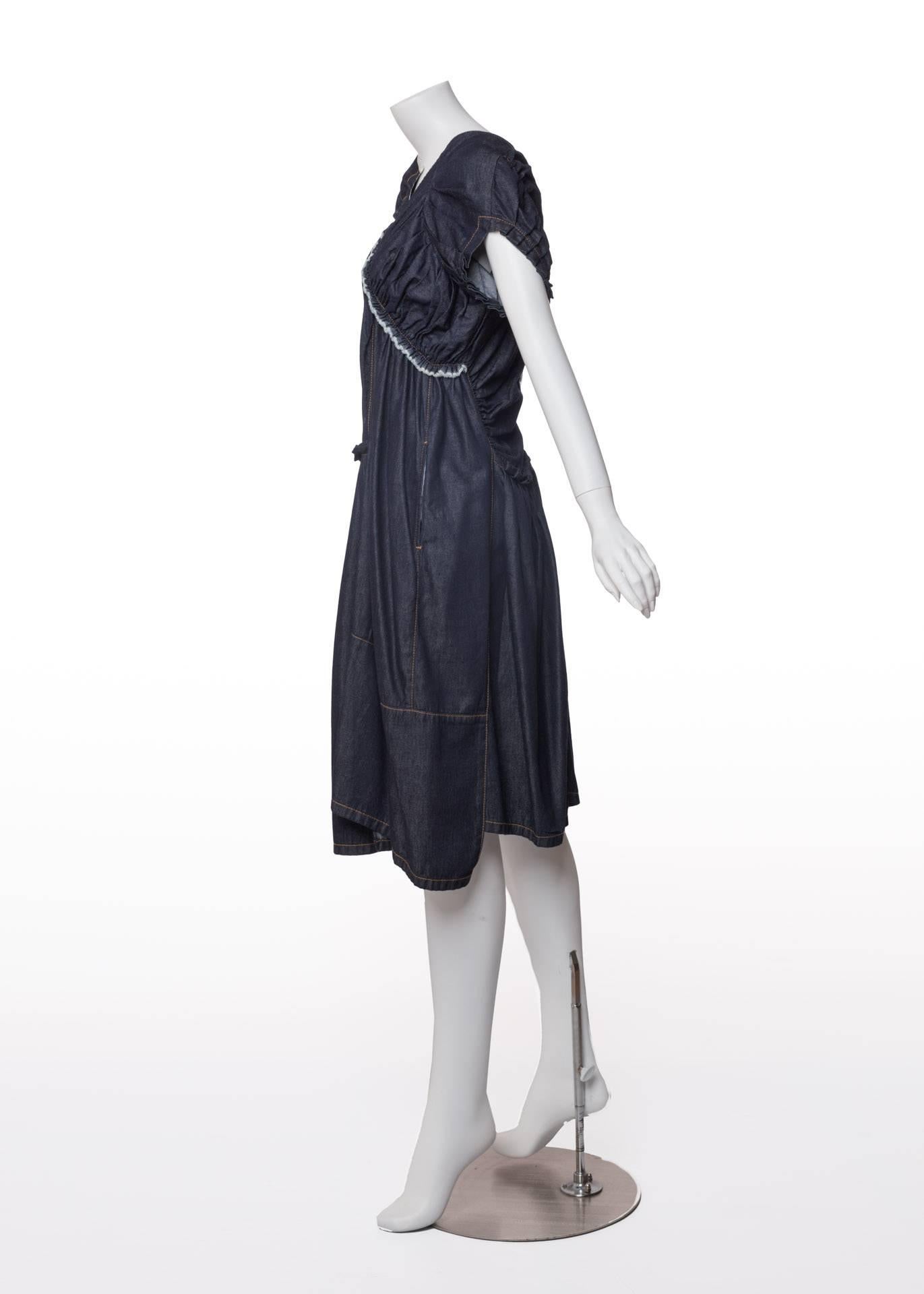   Comme des Garcons  Short Sleeve Sculpted Pleats  Denim Dress In Excellent Condition For Sale In Boca Raton, FL
