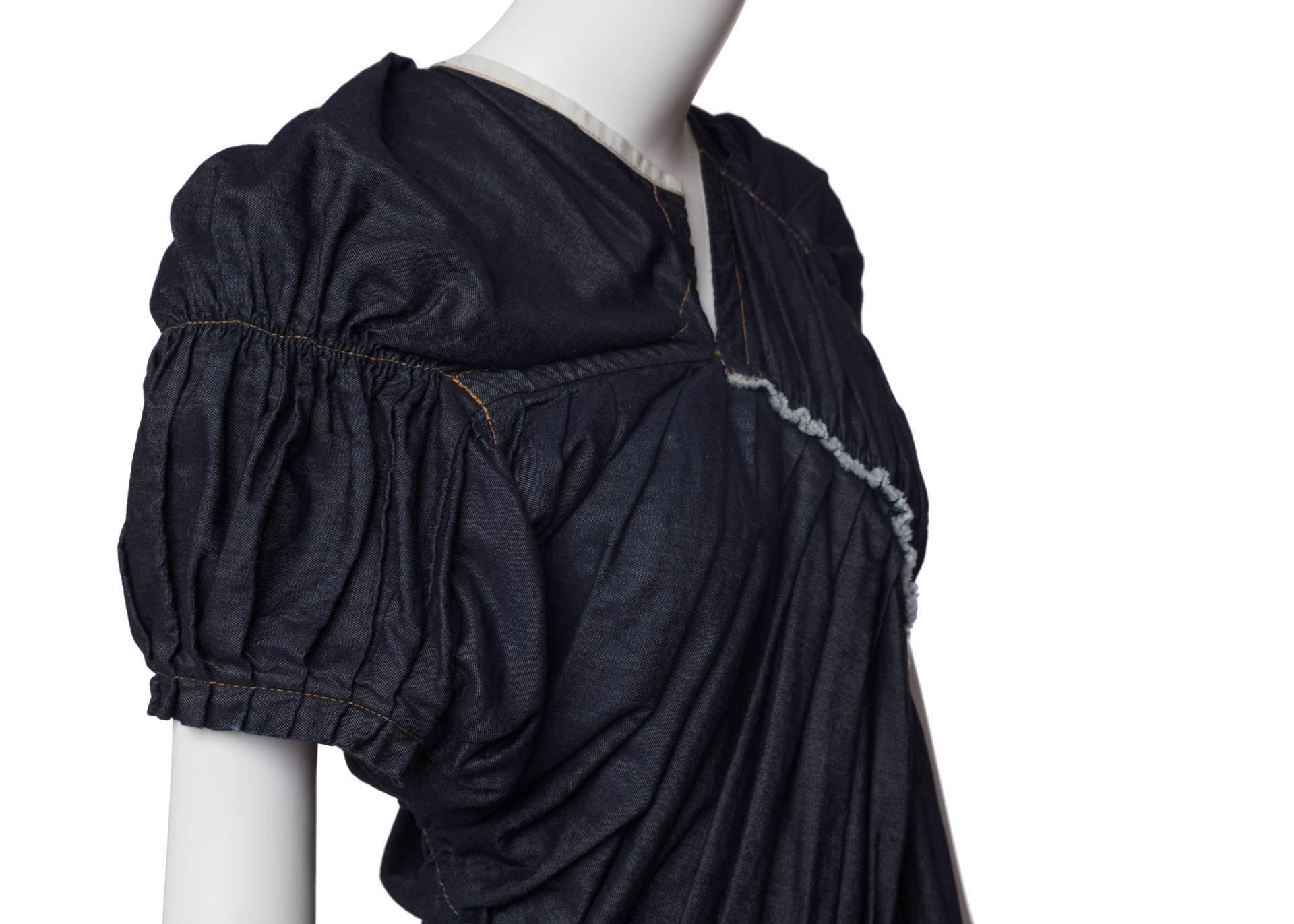 Comme des Garçons  Pleats sculptés à manches courtes  Robe en denim en vente 2
