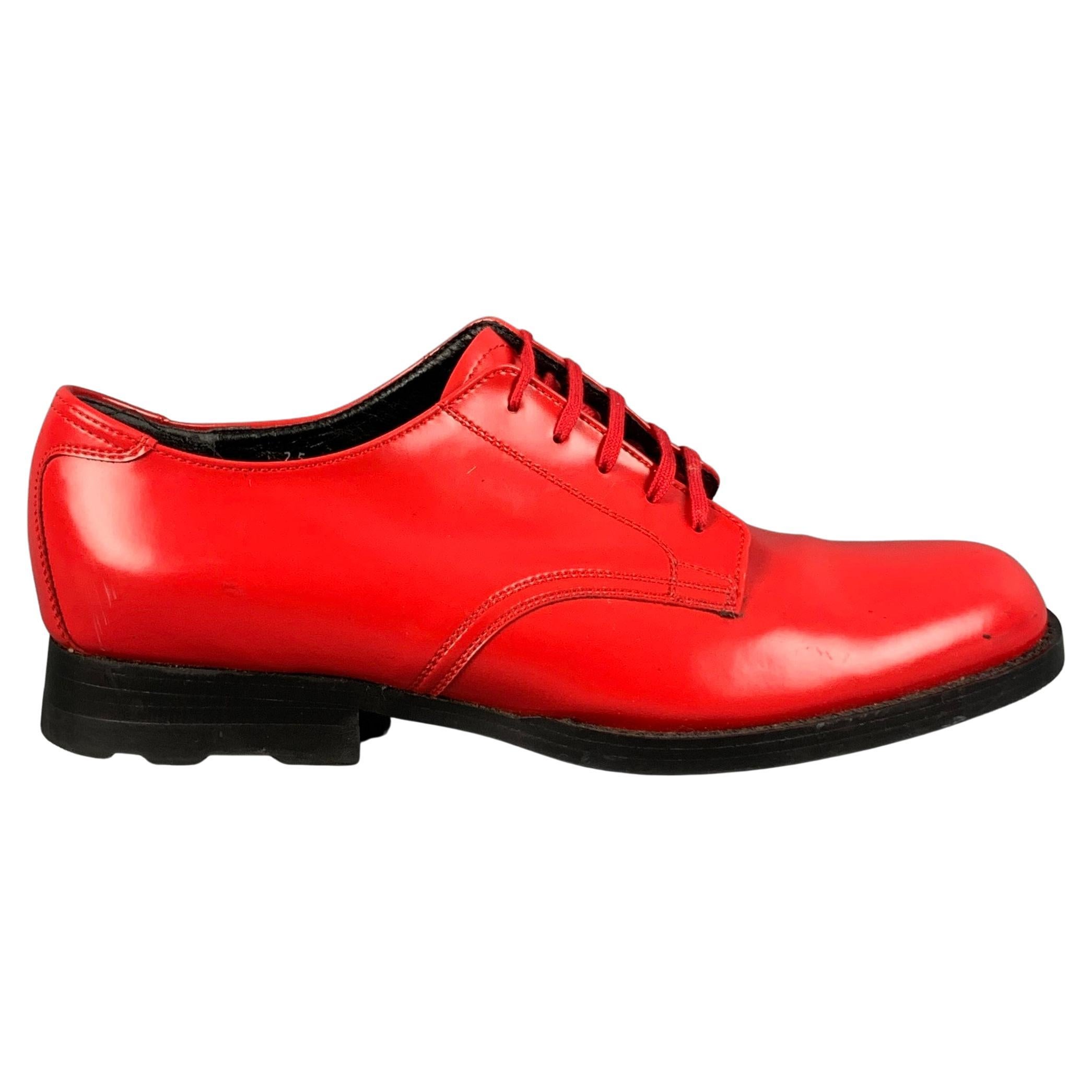 COMME des GARCONS Taille 7 Chaussures à lacets en cuir rouge En vente sur  1stDibs