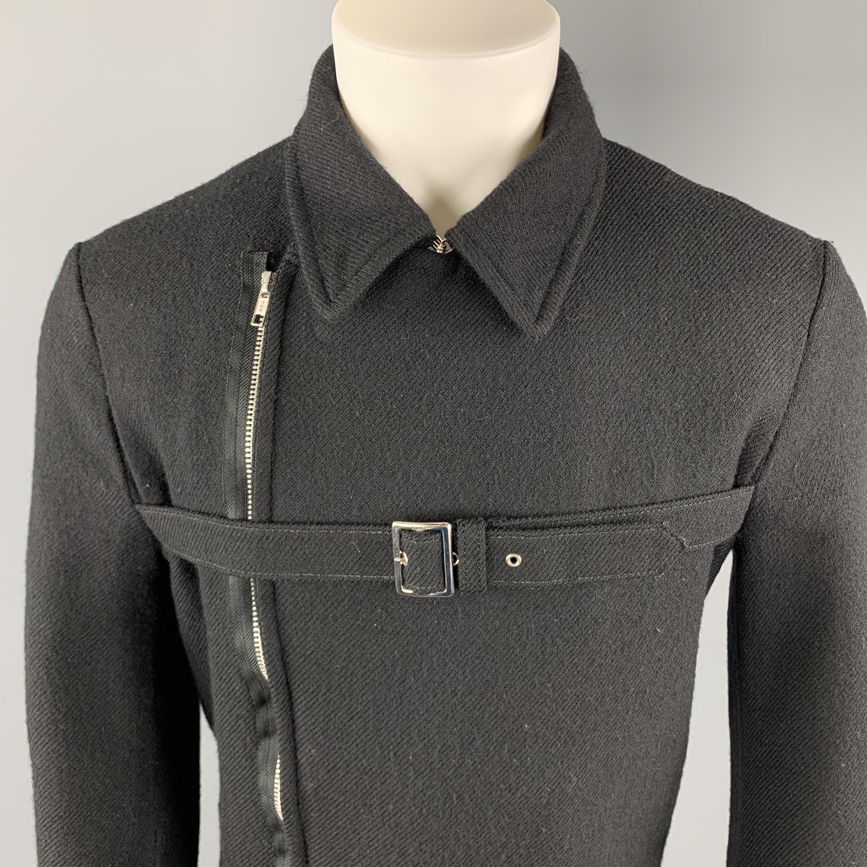 COMME des GARCONS Jacket comes in a black solid wool material, with a zipped front, a belt at chest, seam pockets, asymmetrical closure, unbuttoned cuffs, unlined. Made in Japan.

Excellent Pre-Owned Condition.
Marked: M 