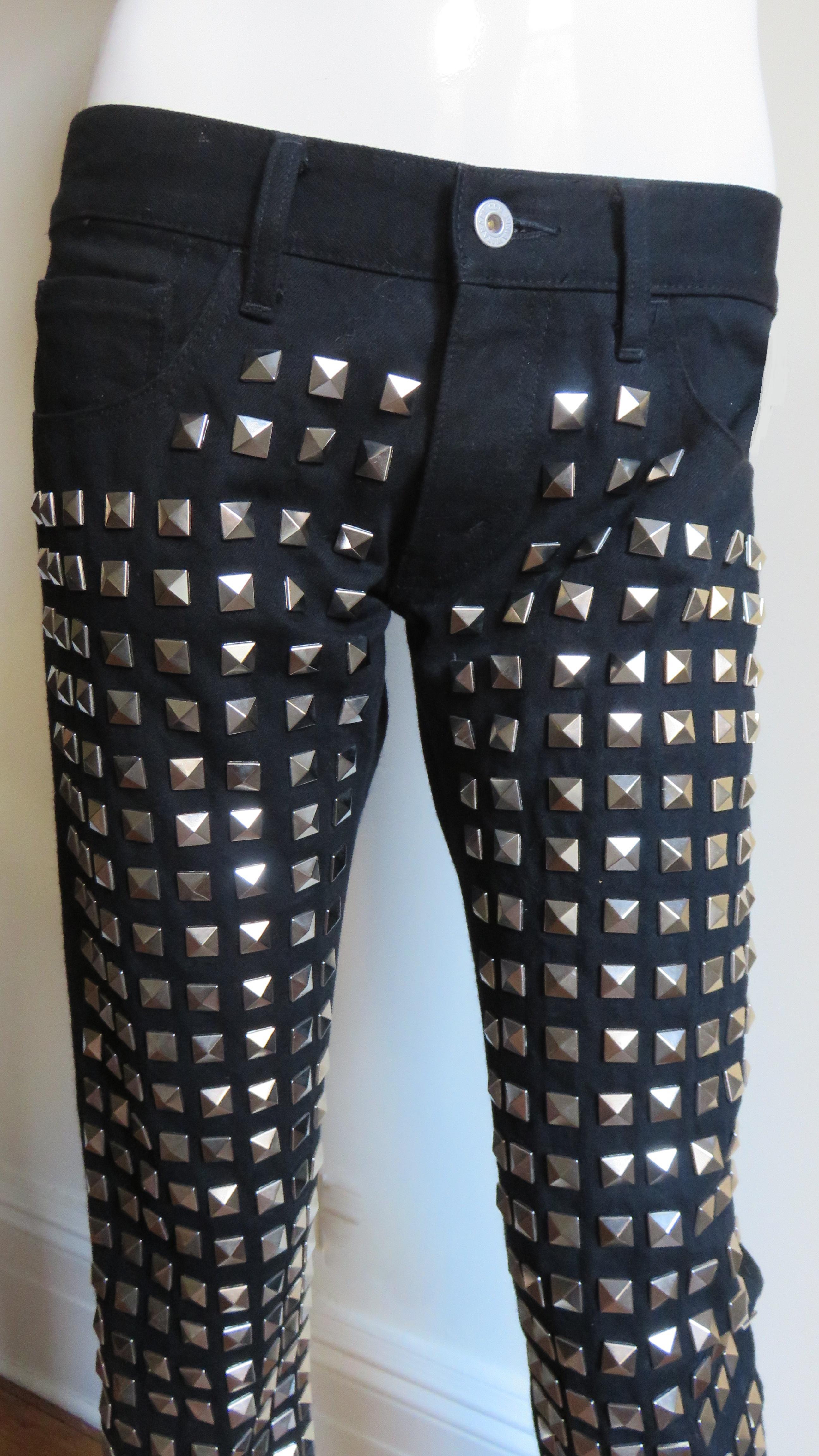 Fabuleux pantalon en laine et coton noirs de Junya Watanabe pour Comme des Garcons, collection CDG AD 2015.  Il s'agit d'un jean à taille basse, à jambe droite, avec 2 poches avant et 2 poches arrière plaquées. Le devant du pantalon est en coton