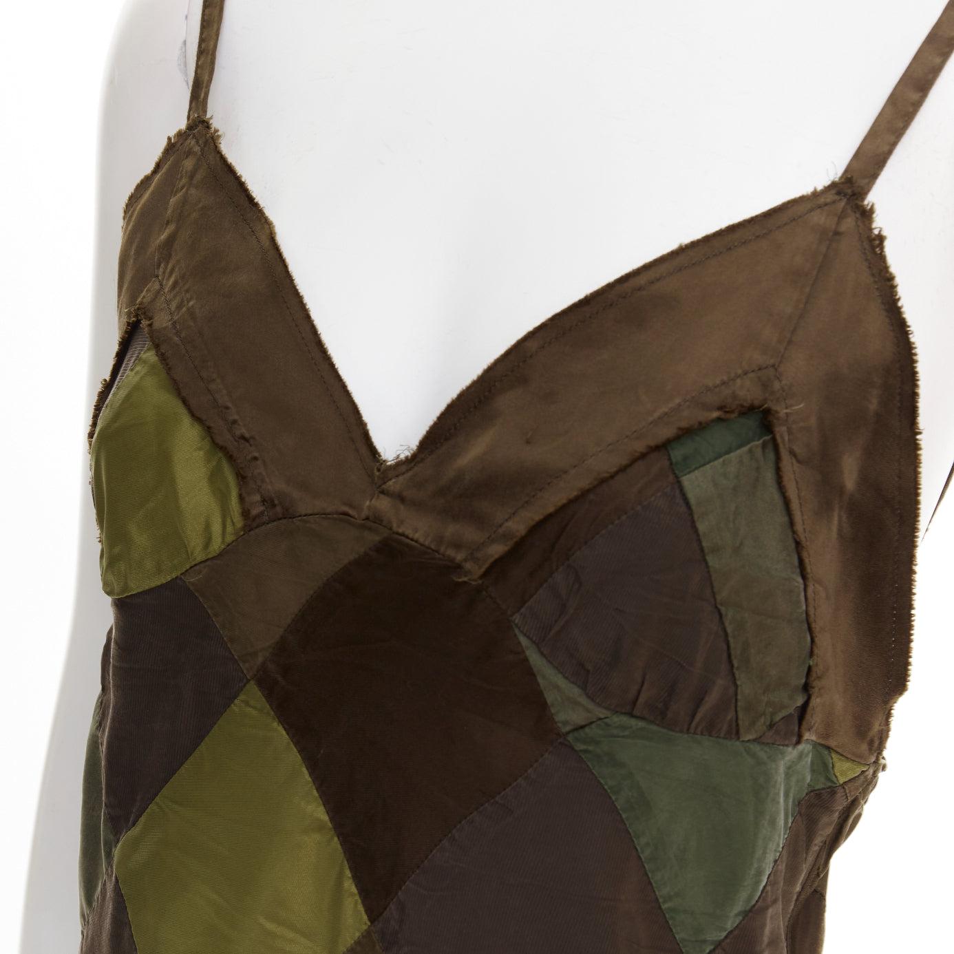 COMME DES GARCONS TRICOT 2003 green camo grid patchwork camisole tank top S
Reference: TGAS/F00168
Brand: Comme Des Garcons
Collection: Tricot 2003
Material: Cupra, Blend
Color: Green
Closure: Zip
Made in: Japan

CONDITION:
Condition: Excellent,
