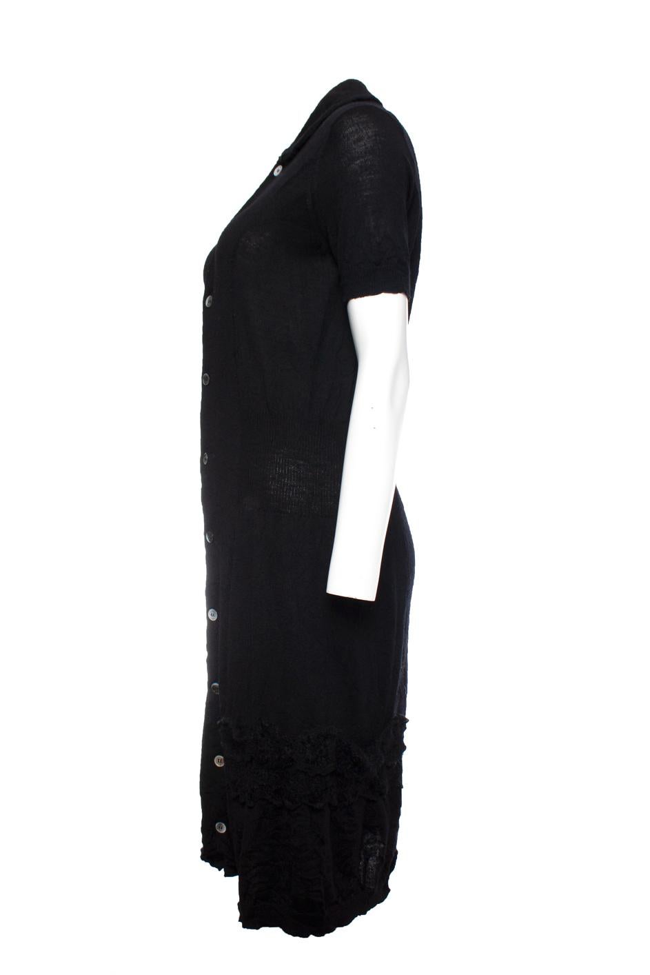 Comme des Garçons, Tricot dress with embroidered detail. The item is in good condition. Has a spare button.

• CONDITION: good condition 

• SIZE: M 

• MEASUREMENTS: length 103 cm, width 47 cm, waist 41 cm, shoulder width 38 cm, arm length 22 cm

•