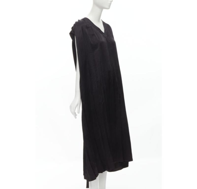 Nero COMME DES GARCONS Abito vintage anni '80 in triacetato nero con scollo a V e cintura a pieghe in vendita