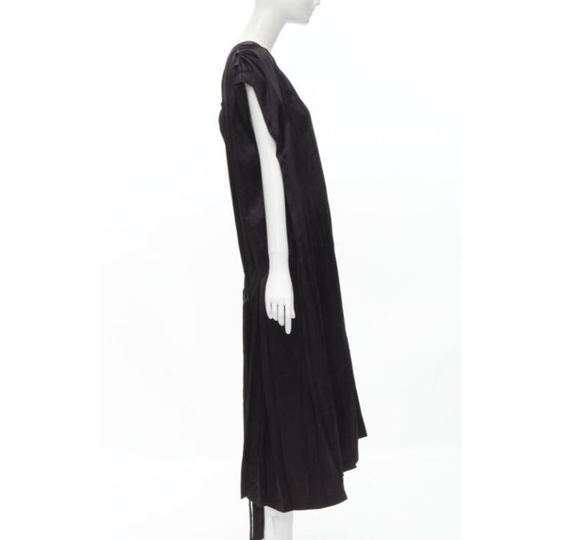 COMME DES GARCONS Abito vintage anni '80 in triacetato nero con scollo a V e cintura a pieghe In condizioni ottime in vendita a Hong Kong, NT