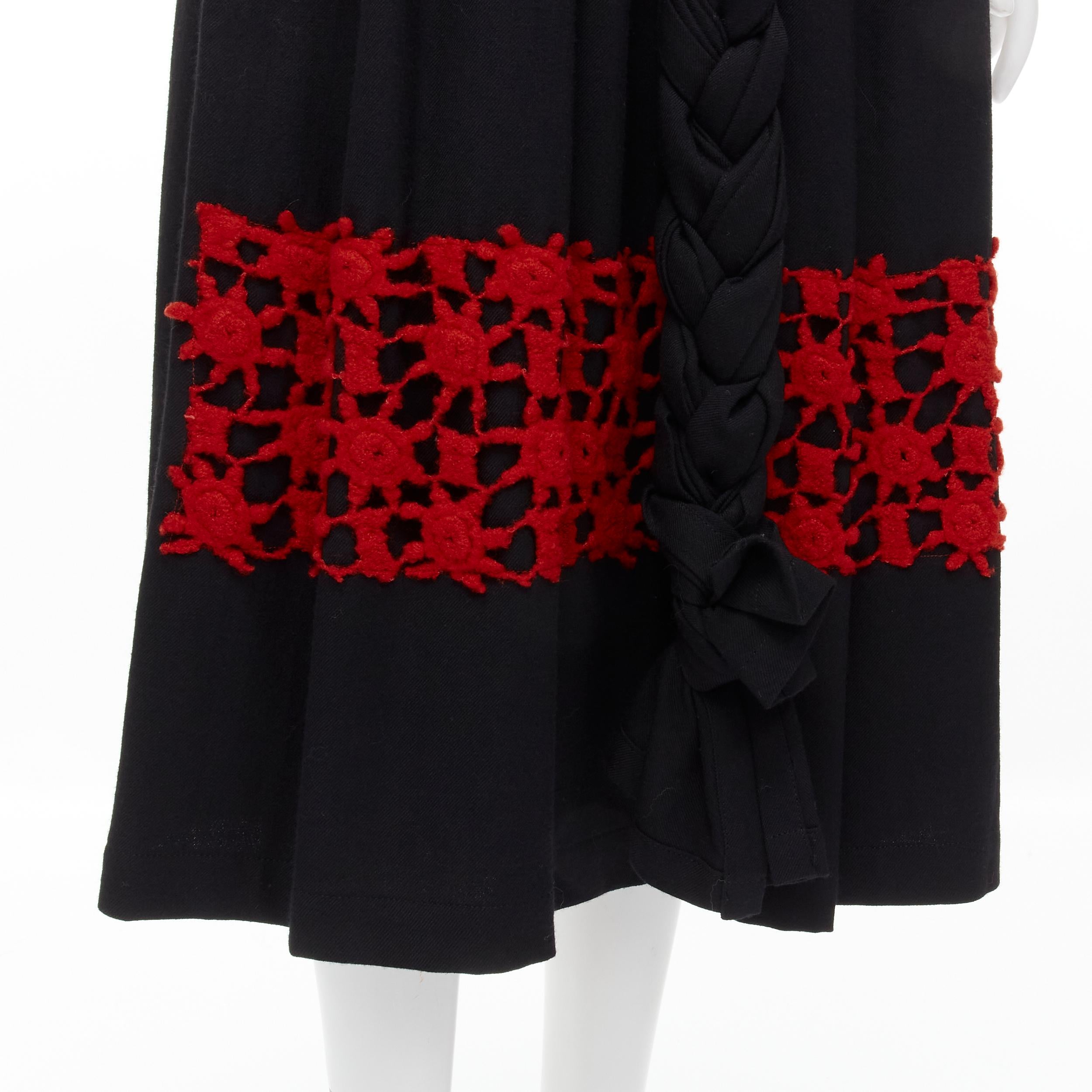 COMME DES GARCONS Vintage 1988 black wool braid red lattice embroidery skirt M 
Reference: CRTI/A00559 
Brand: Comme Des Garcons 
Designer: Rei Kawakubo 
Collection: 1988 
Material: Wool 
Color: Black 
Pattern: Solid 
Closure: Embroidery 
Extra