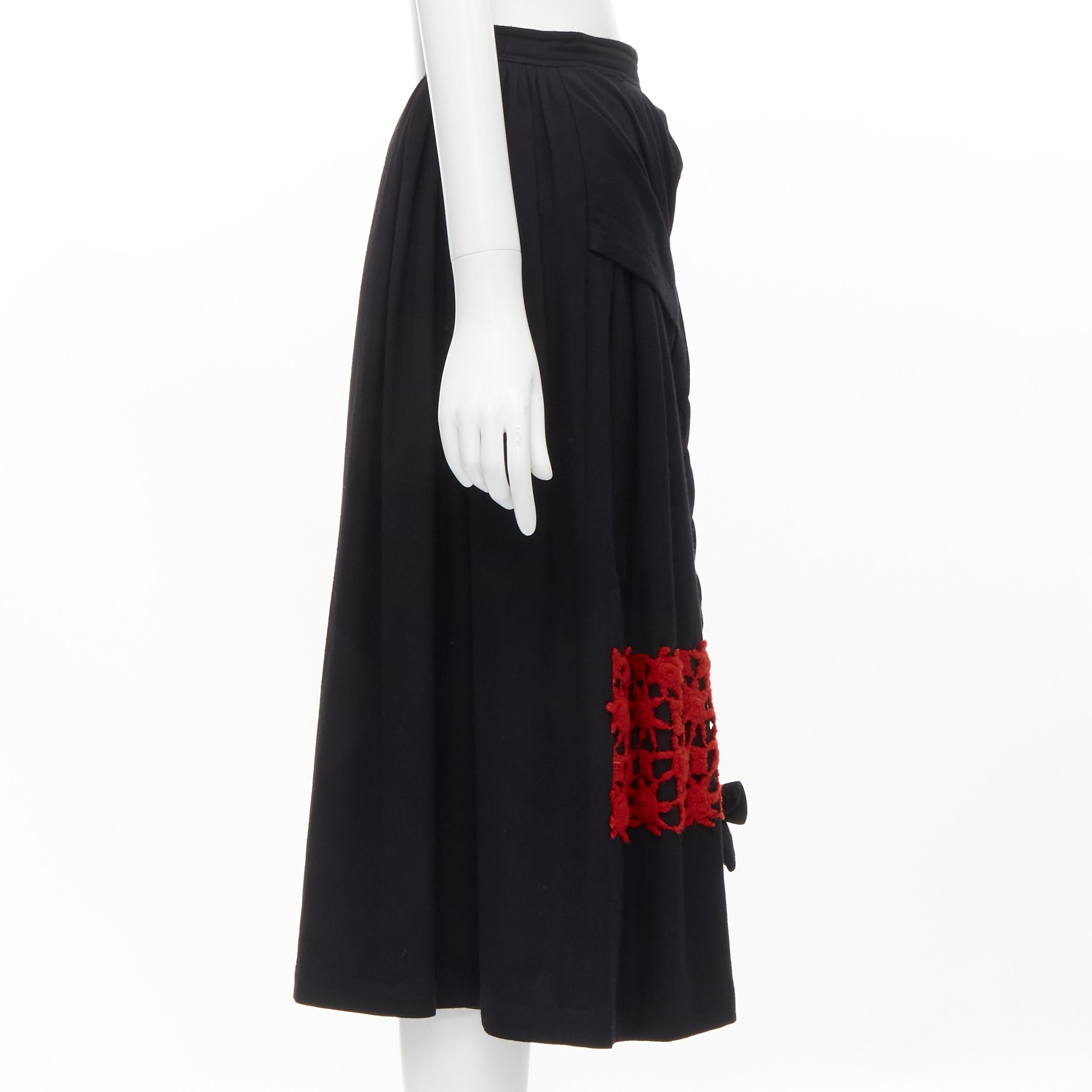 COMME DES GARCONS Vintage 1988 black wool braid red lattice embroidery skirt M In Excellent Condition For Sale In Hong Kong, NT