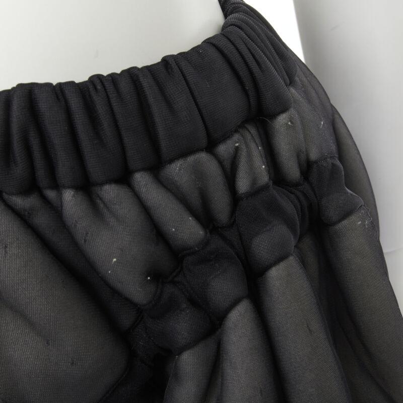 COMME DES GARCONS Vintage 1990 black sheer nylon drawstring padded puffy skirt M
Reference: CRTI/A00561
Brand: Comme Des Garcons
Designer: Rei Kawakubo
Collection: 1990
Material: Nylon, Polyester
Color: Black
Pattern: Solid
Closure: Drawstring
Extra