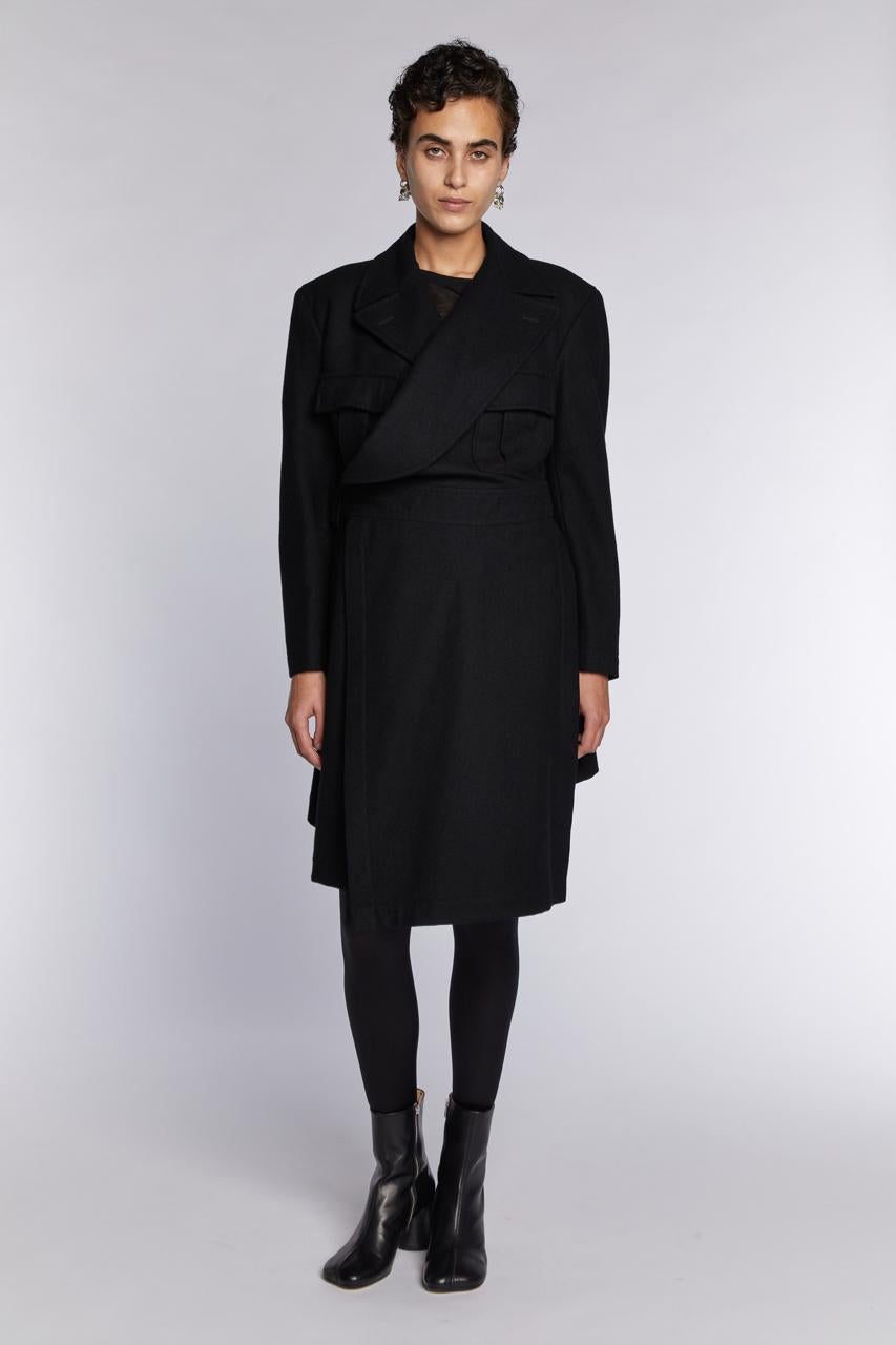 Noir Comme des Garçons Manteau ceinturé asymétrique en laine A/W 1987 en vente