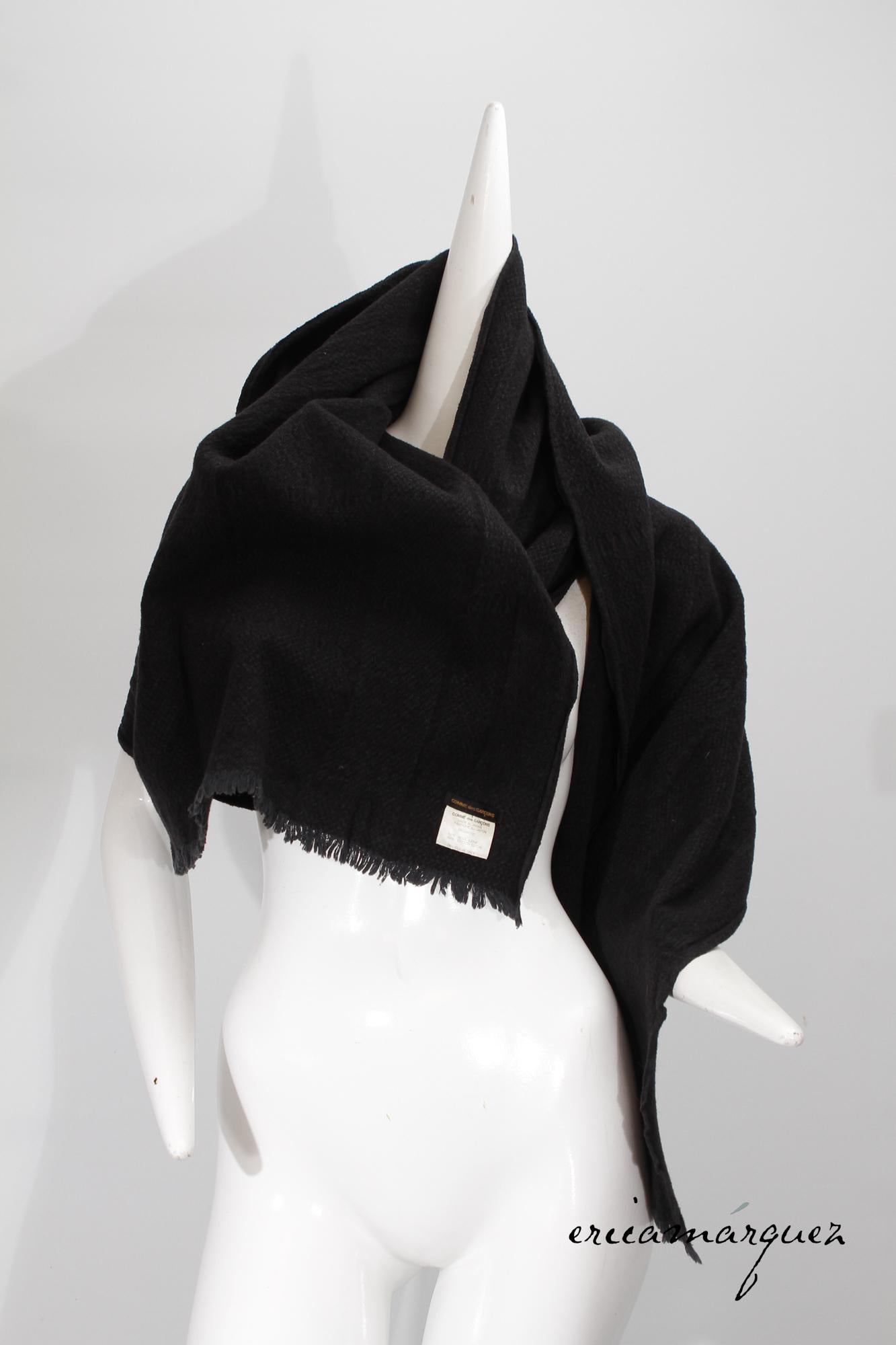 COMME DES GARCONS, écharpe oversize en laine tissée Aya-Ori noir

Fabriqué au Japon

LARGEUR : 20