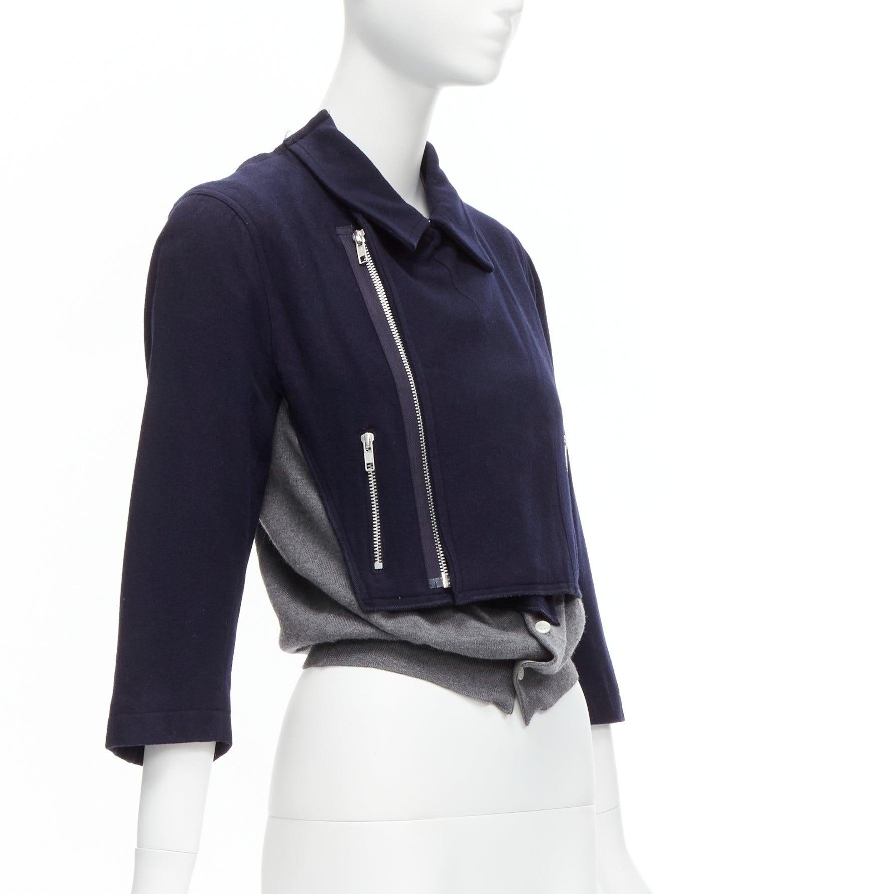 COMME DES GARCONS Dekonstruierte hybrid biker cropped Strickjacke aus Wolle in Marineblau und Grau S
Referenz: CAWG/A00268
Marke: Comme Des Garcons
Designer: Rei Kawakubo
MATERIAL: Wolle
Farbe: Marineblau, Grau
Muster: Solide
Verschluss:
