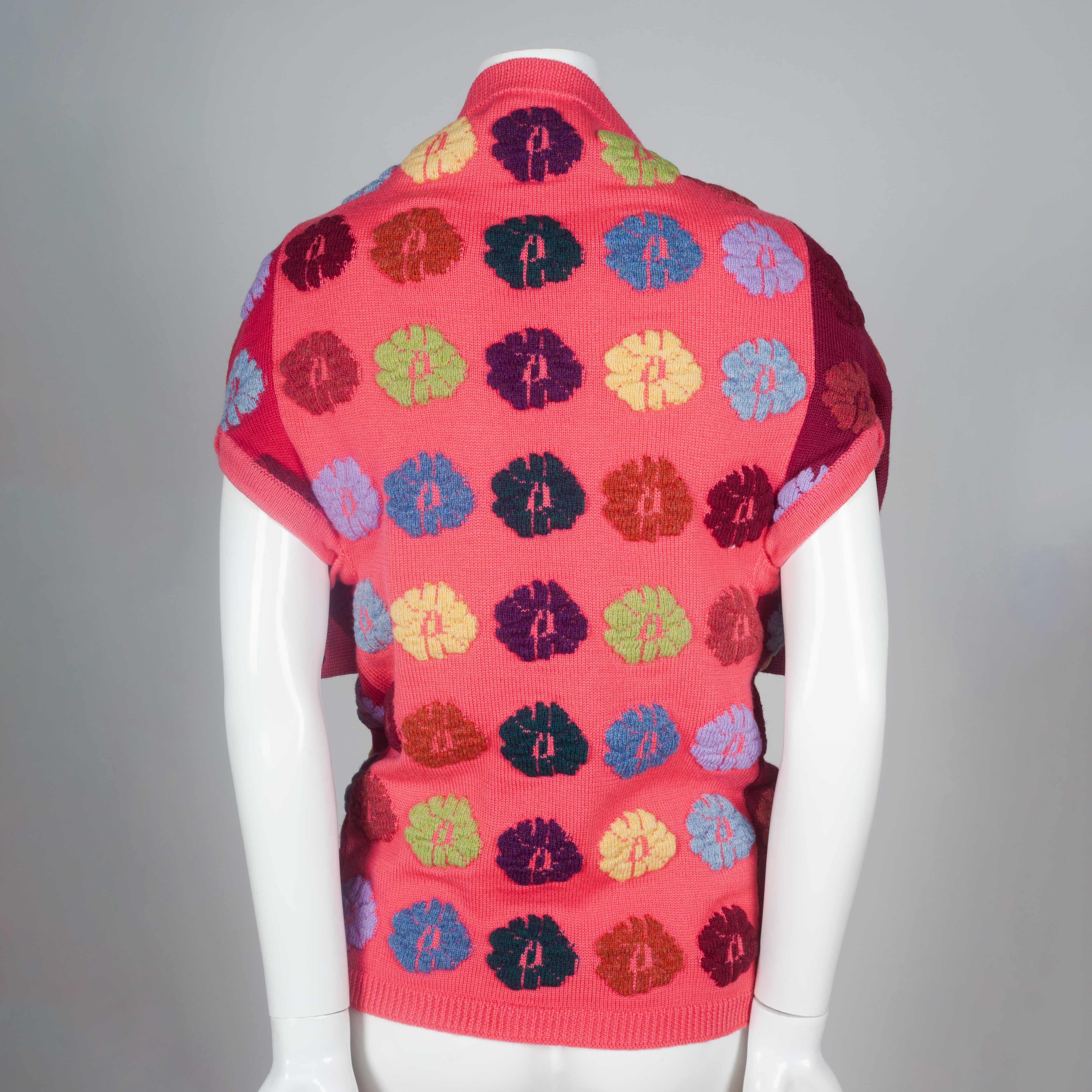 Comme des Garçons Wool Wrap Sweater with Flowers, 1999 In Excellent Condition In Chicago, IL