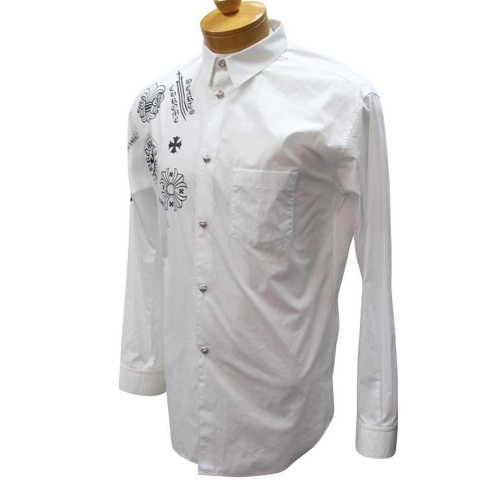 Comme Des Garcons X Chrome Hearts Motif Logo Button-down Shirt

Popular Japanese brand COMME des GARCONS has teamed up with motorcycle enthusiast Richard Stark's label Chrome Hearts. Chrome Hearts x Comme Des Garcons Shirt collaboration white button