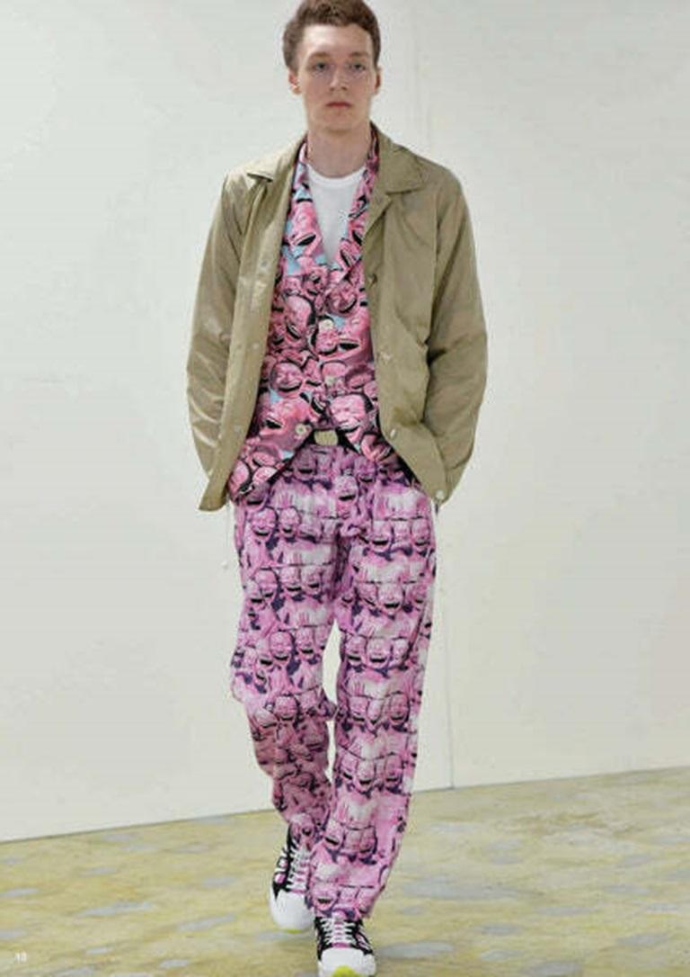 COMME DES GARCONS Yue Minjun 2021 graphic print white cotton cargo jacket XS
Reference: TGAS/B02221
Brand: Comme Des Garcons
Designer: Rei Kawakubo
Collection: 2021 - Runway
Material: Cotton
Pattern: Solid
Closure: Button
Lining:  Cotton
Extra