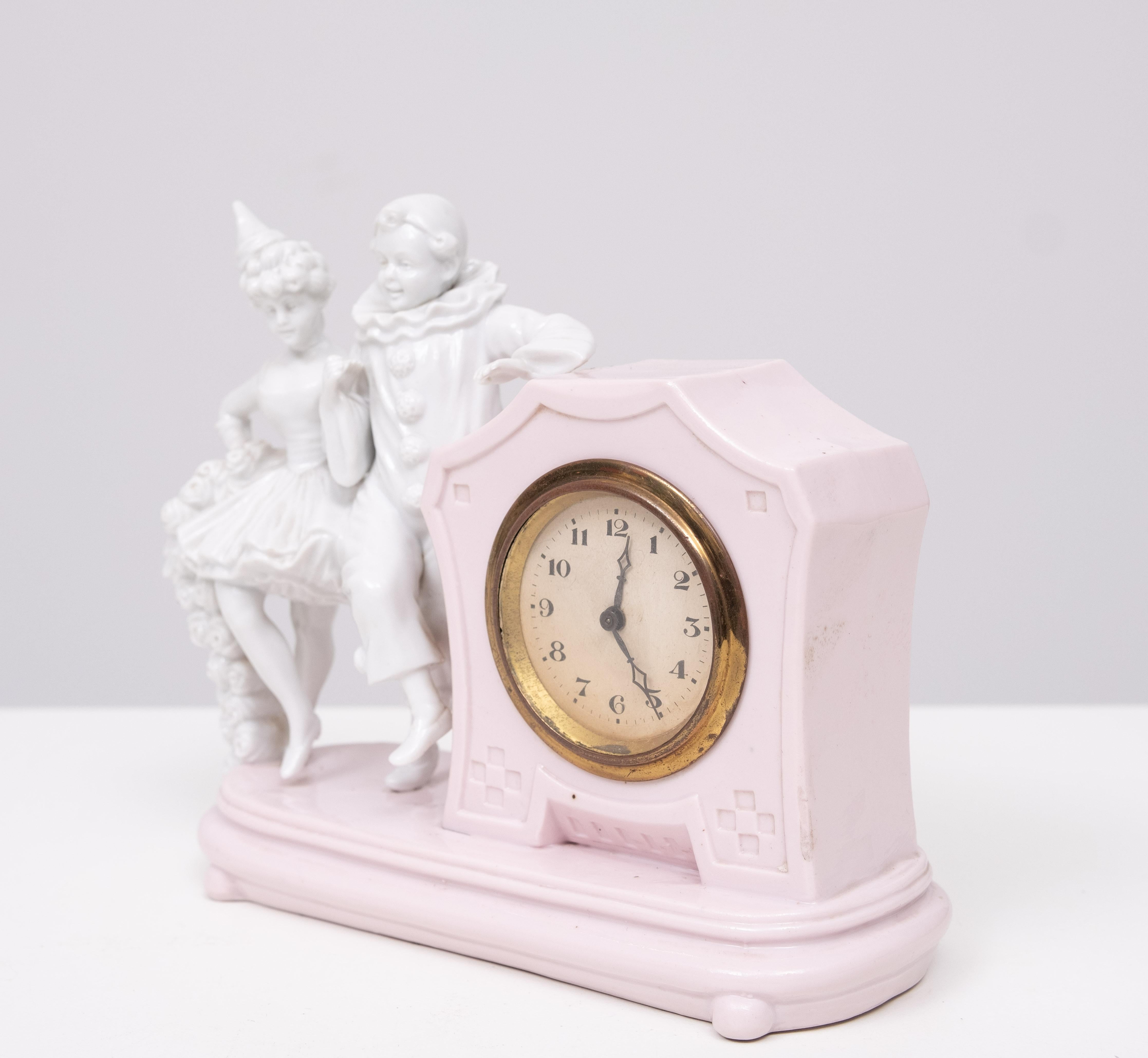 COMMEDIA DELL'ARTE  Capodimonte  Orologio da tavolo  1900 in vendita 4
