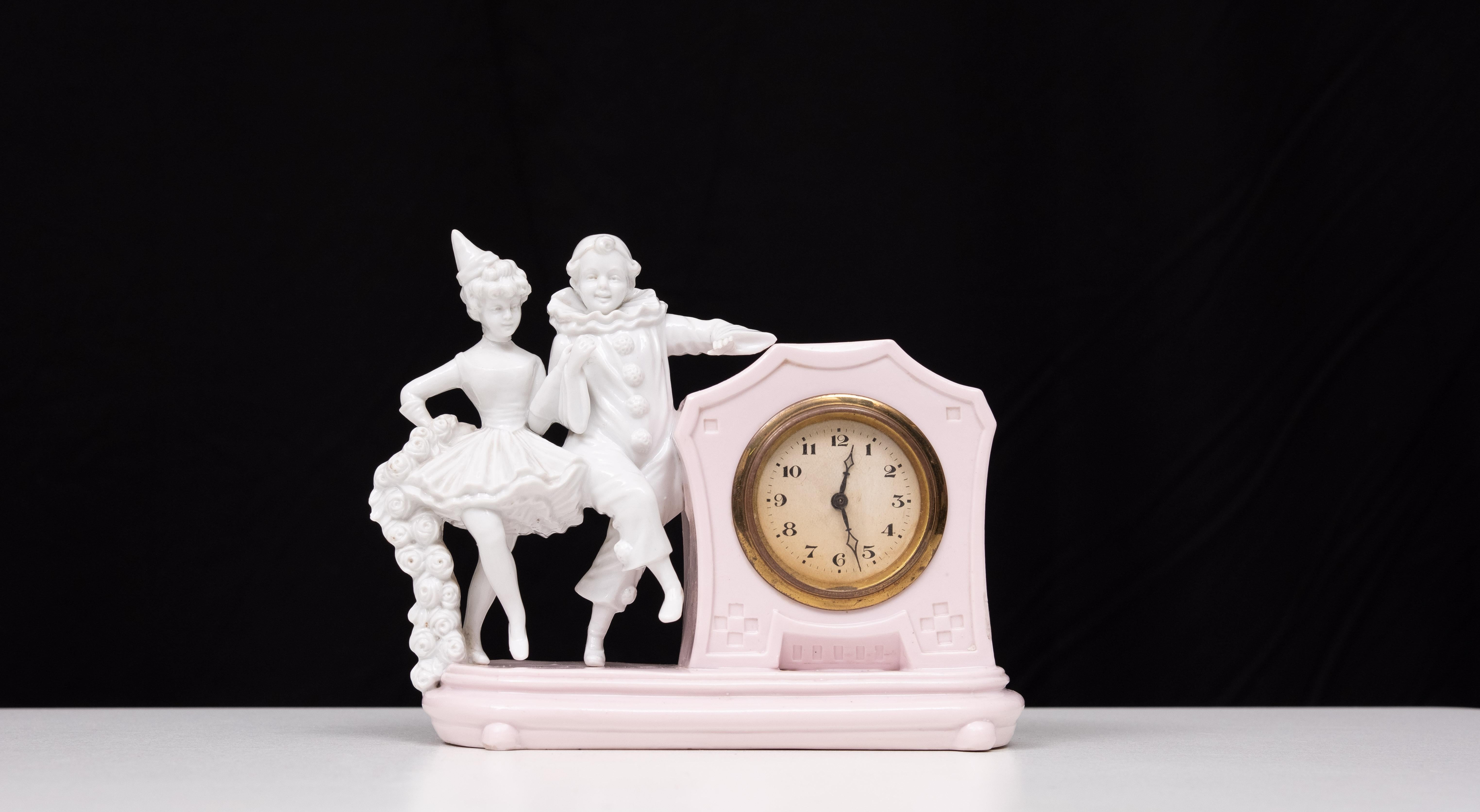 Italiano COMMEDIA DELL'ARTE  Capodimonte  Orologio da tavolo  1900 in vendita