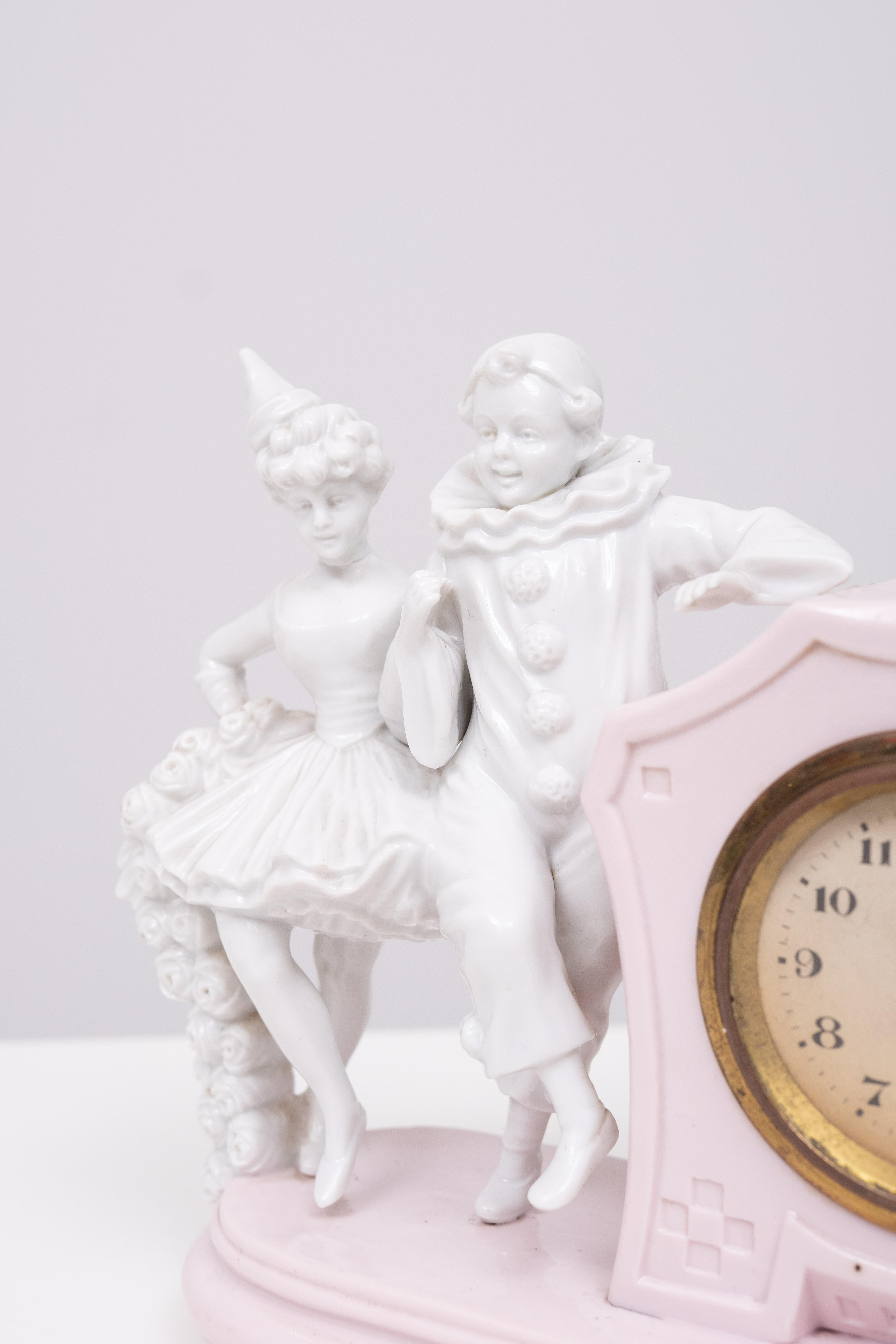COMMEDIA DELL'ARTE  Capodimonte  Orologio da tavolo  1900 in vendita 1
