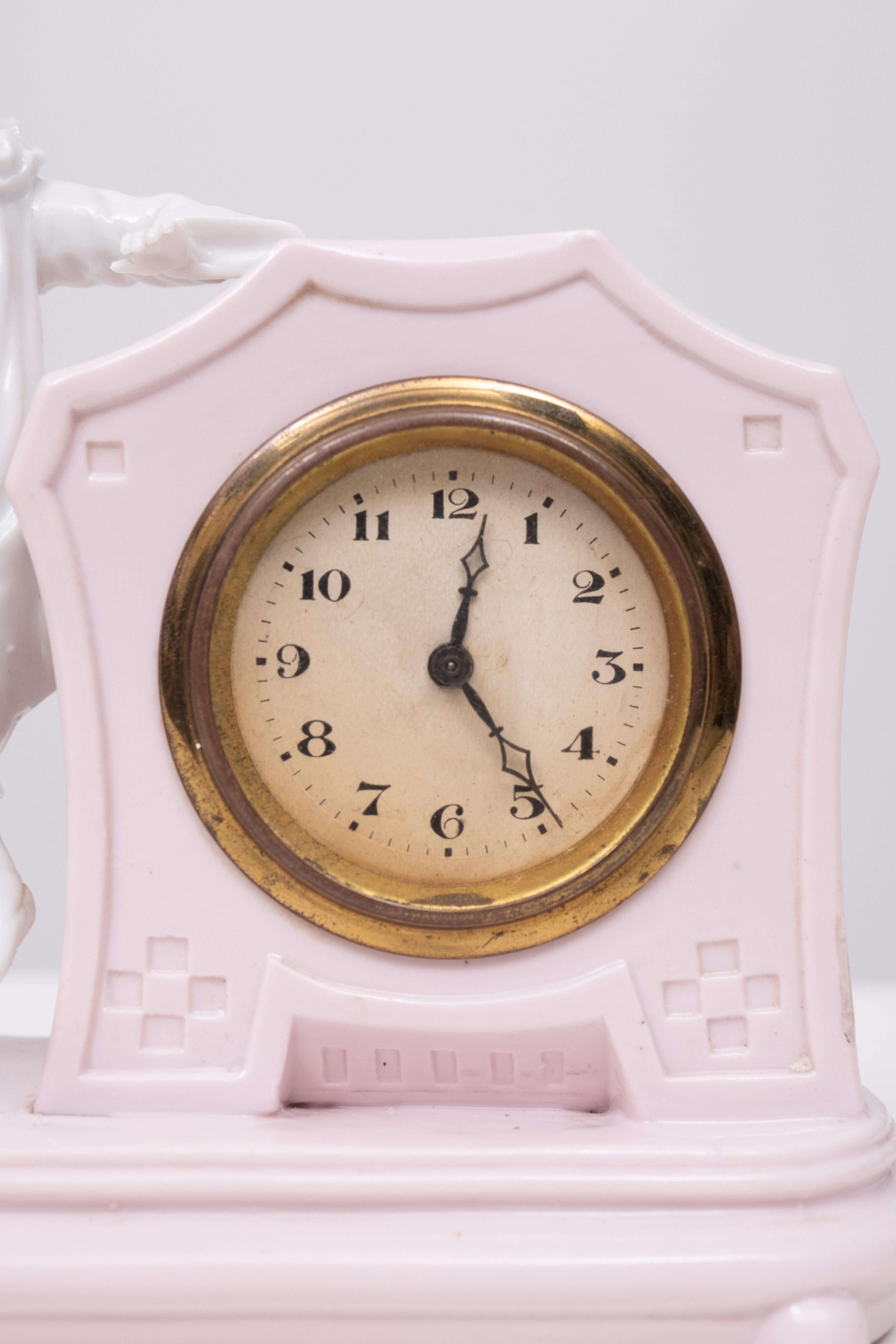 COMMEDIA DELL'ARTE  Capodimonte  Orologio da tavolo  1900 in vendita 2