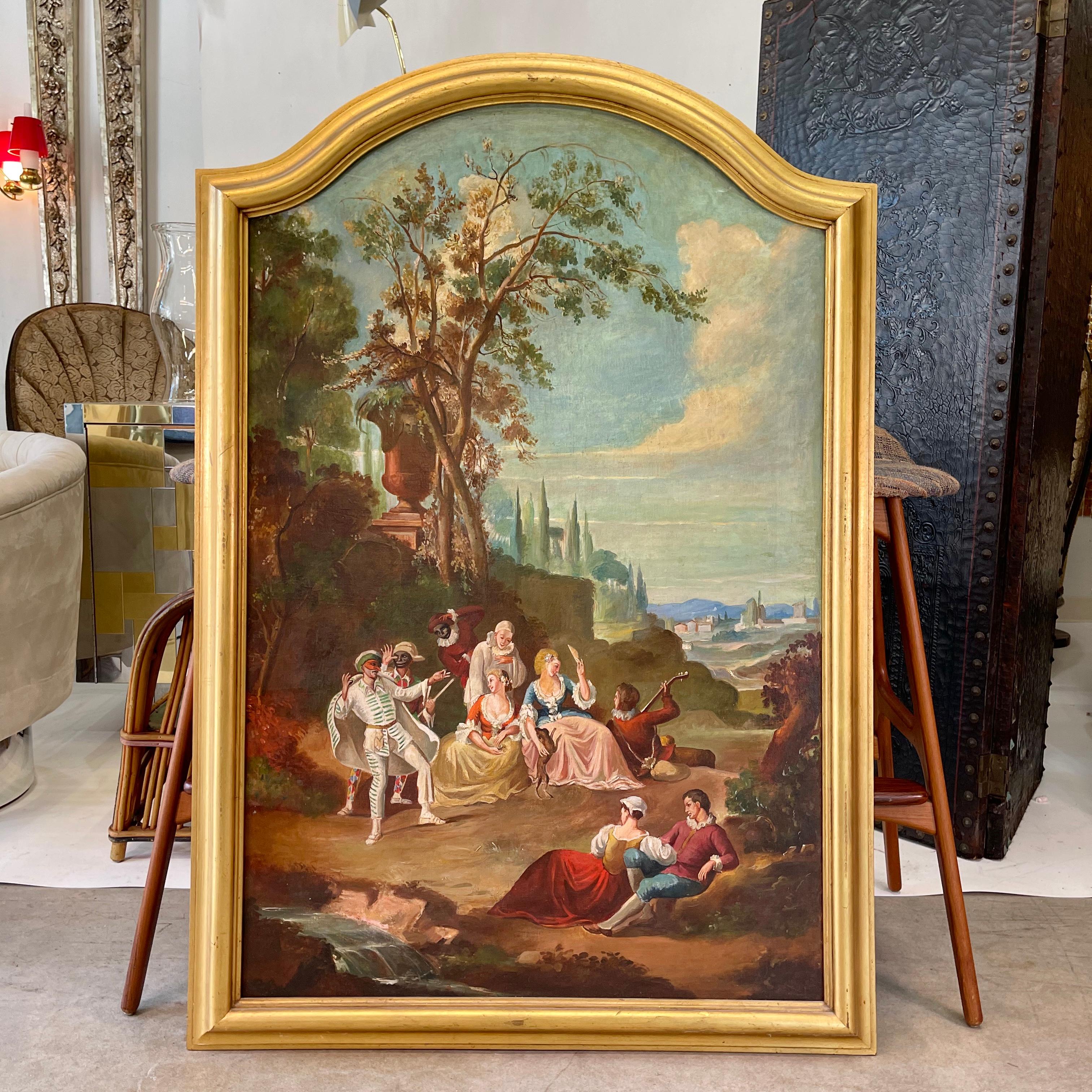 Peinture italienne à l'huile sur toile de grand format du genre Commedia dell'arte représentant des nobles et des personnages masqués dans un cadre pastoral. Apparemment non signé.