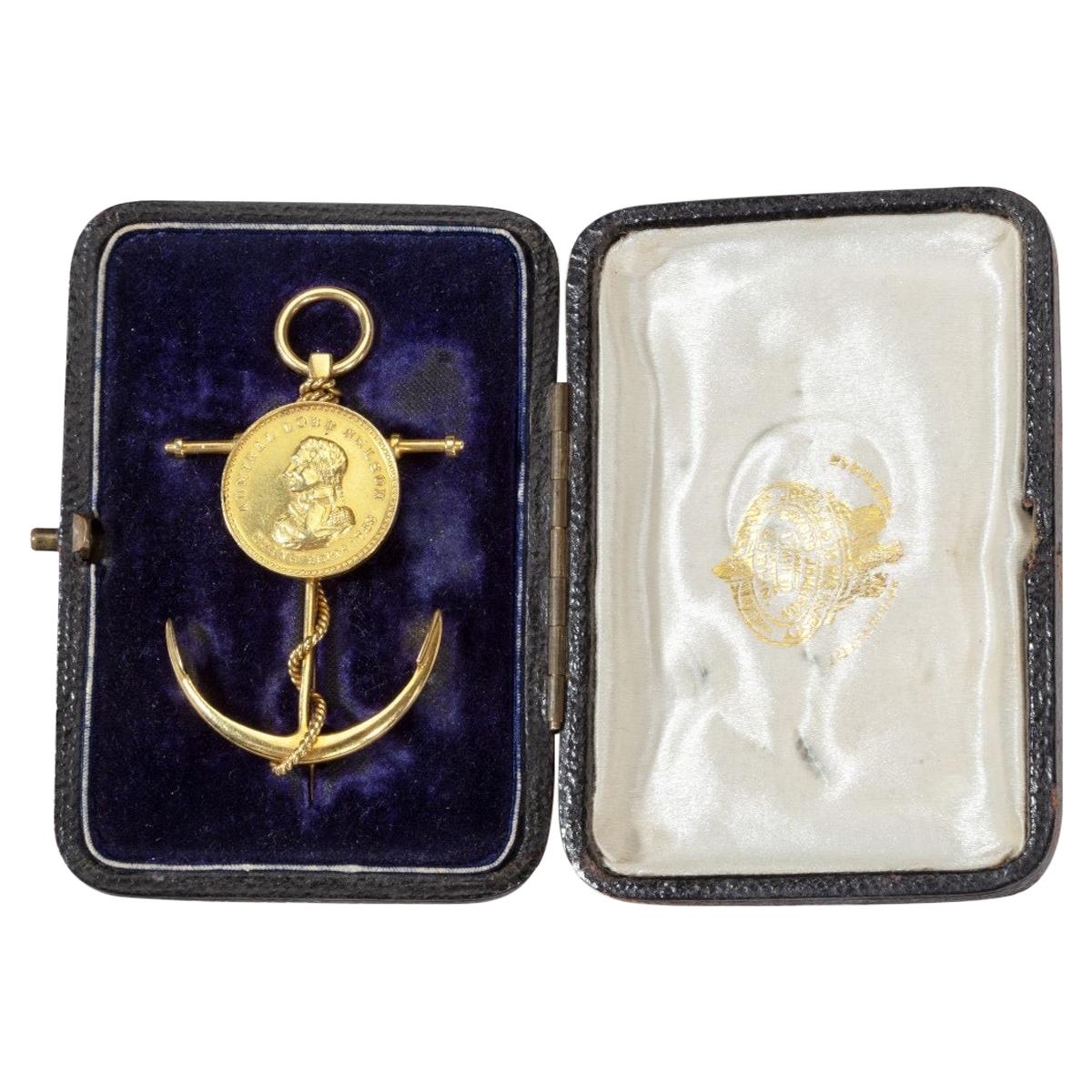 Commemorative Brooch by Edmund Johnson, in 18-Carat Gold with Its Original Case For Sale