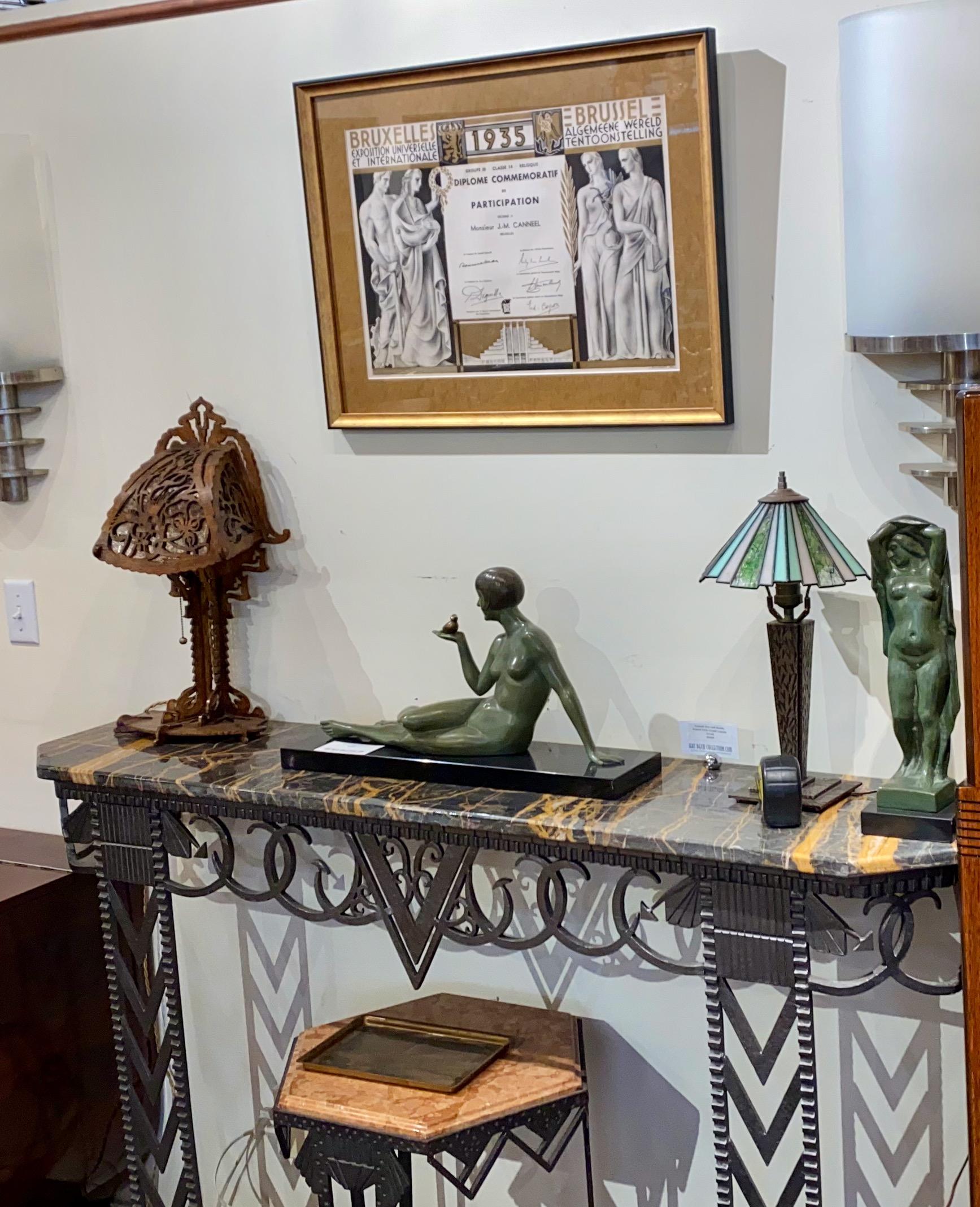 Diploma commemorativo di Bruxelles per l'esposizione artistica Art Deco del 1935. Il certificato d'arte di alto stile è stato conferito agli artisti che hanno partecipato a questa importante esposizione europea di Art Déco. Certificato