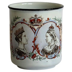 Tasse ou tasse commémorative en émail de la reine Victoria Jubilé de diamant 1837-1897