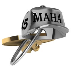 Conmemorativo Trump MAHA  Llavero Sombrero 45 y 47