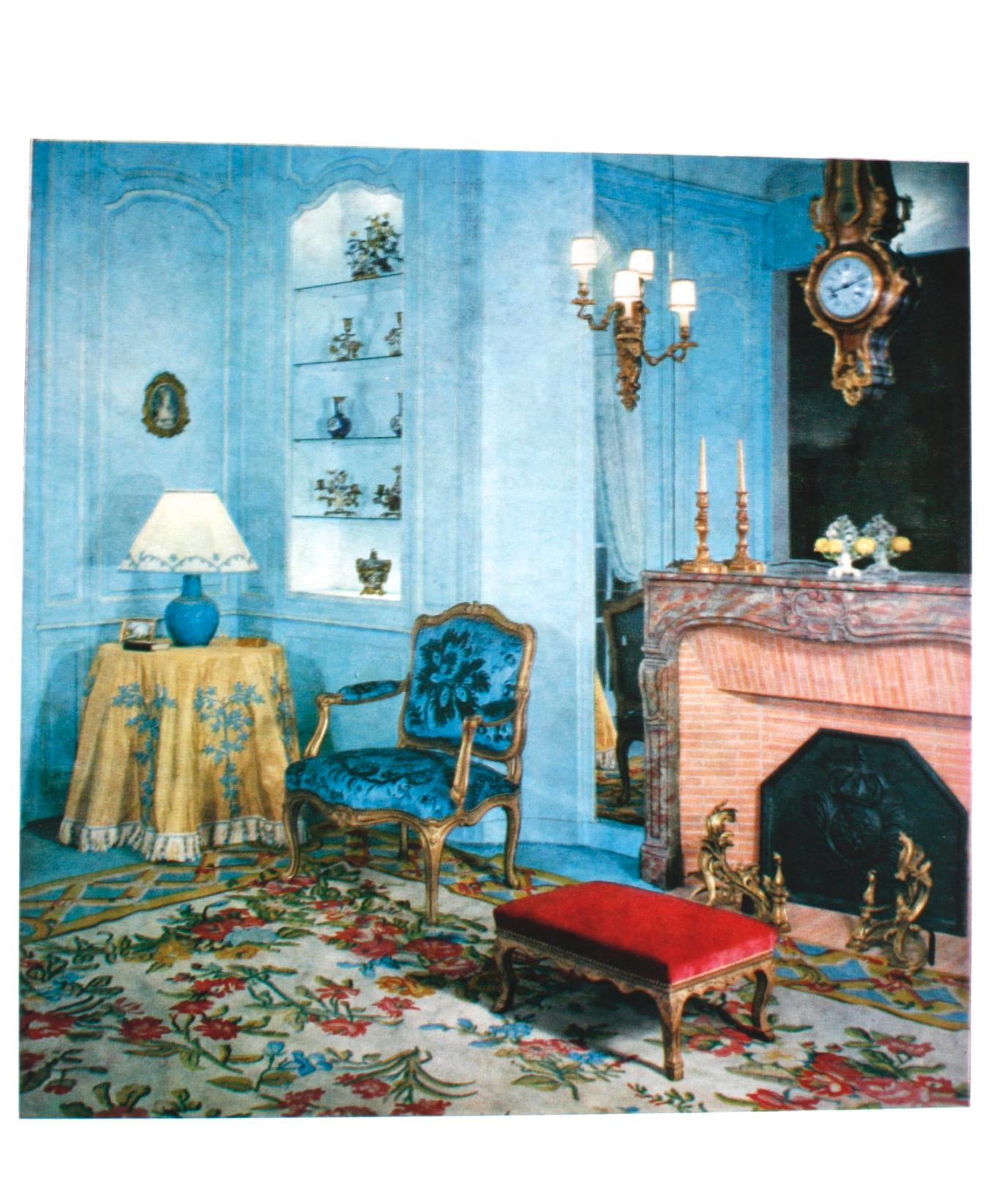 Comment Installer Son Interieur en Regence ou Louis XV, First Edition In Good Condition For Sale In valatie, NY