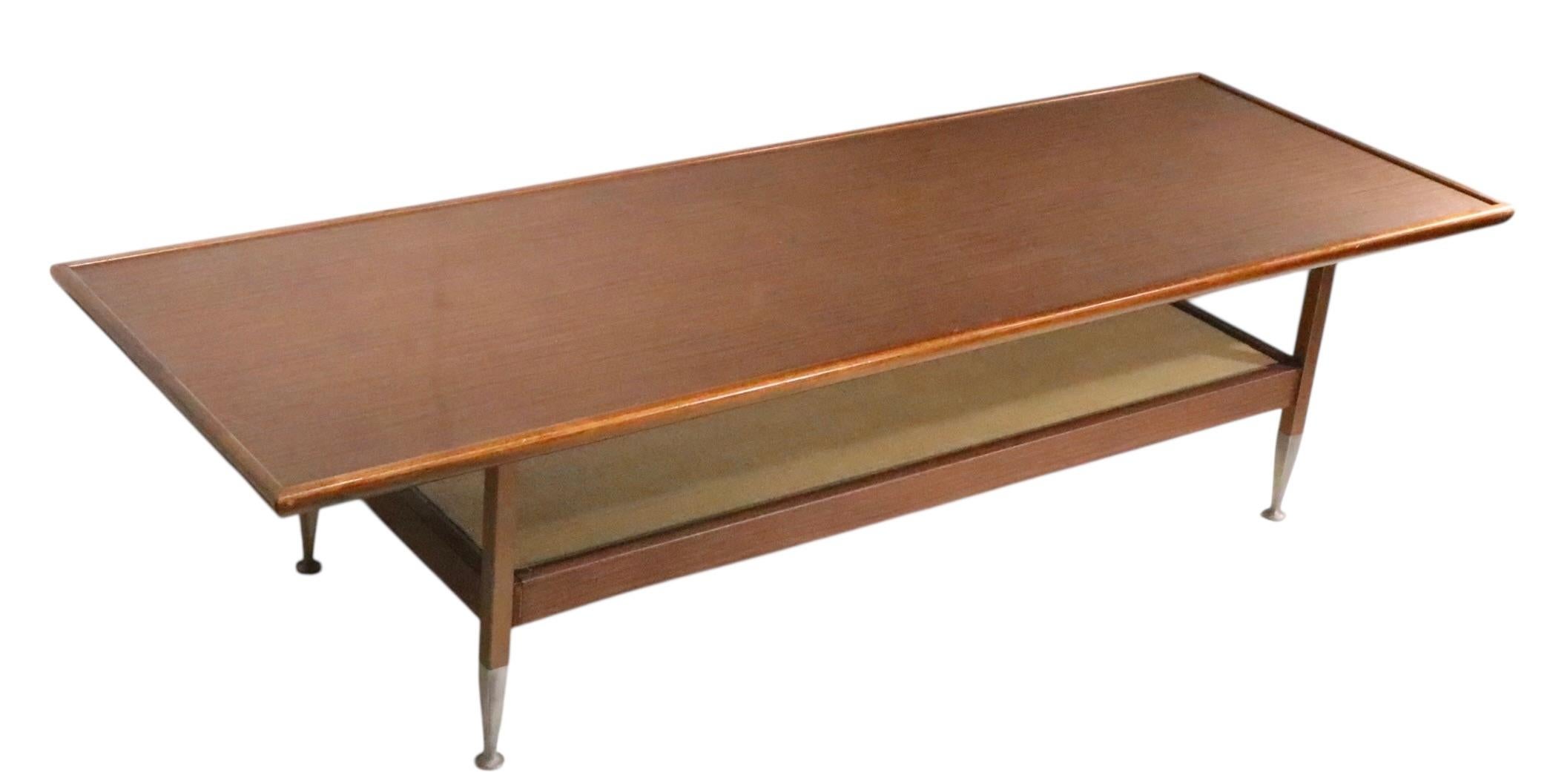 Mesa baja Mid Century de calidad comercial en venta 4