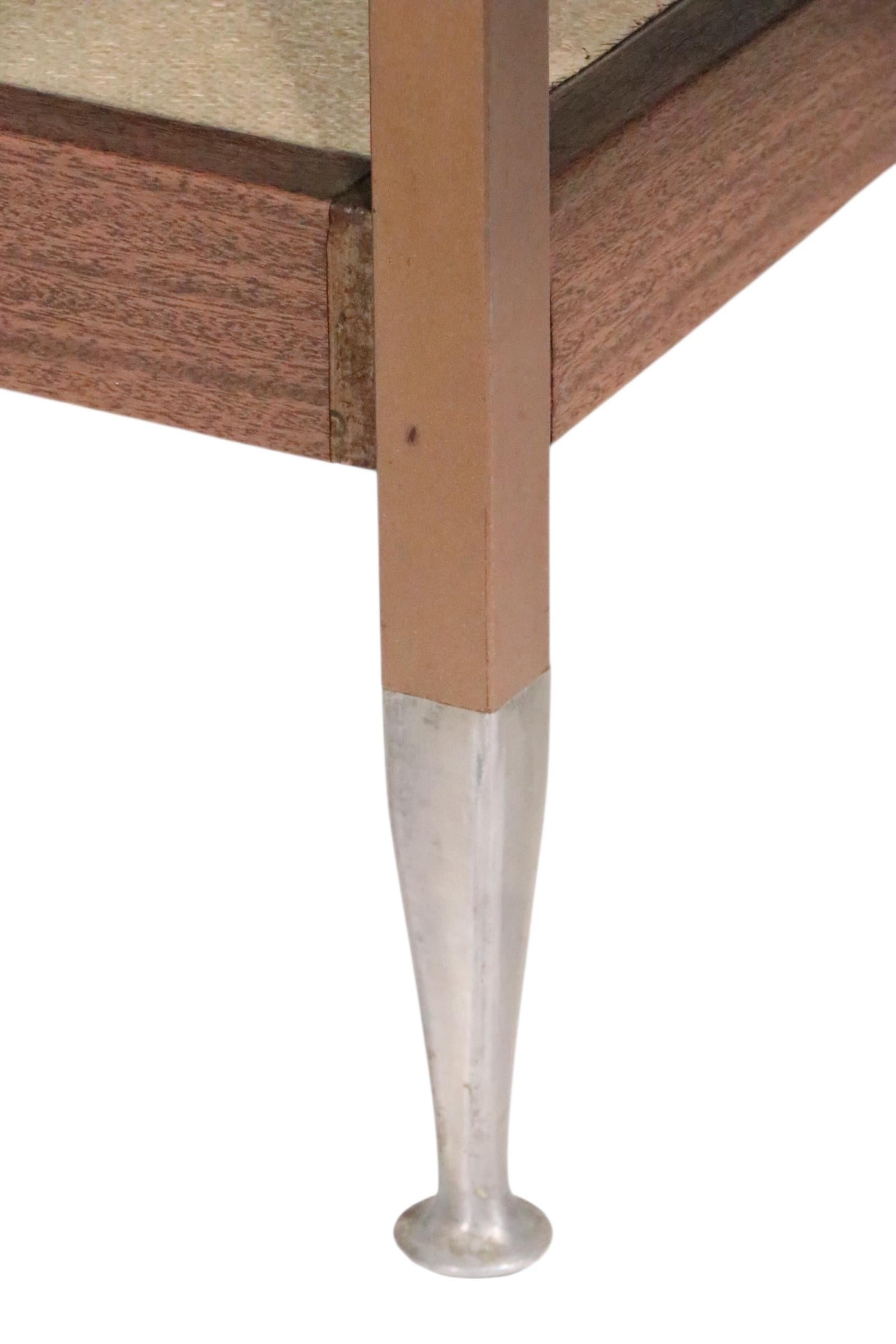 Mesa baja Mid Century de calidad comercial en venta 13