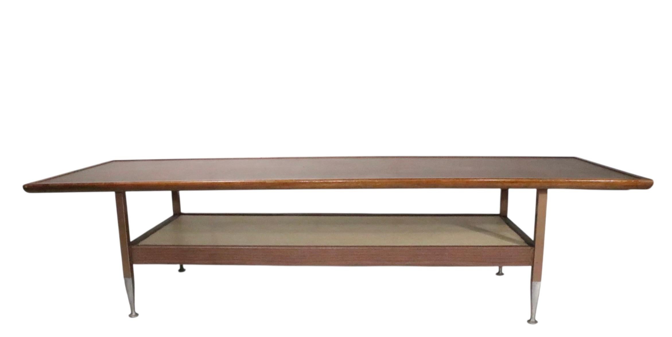 Mesa baja Mid Century de calidad comercial Estadounidense en venta