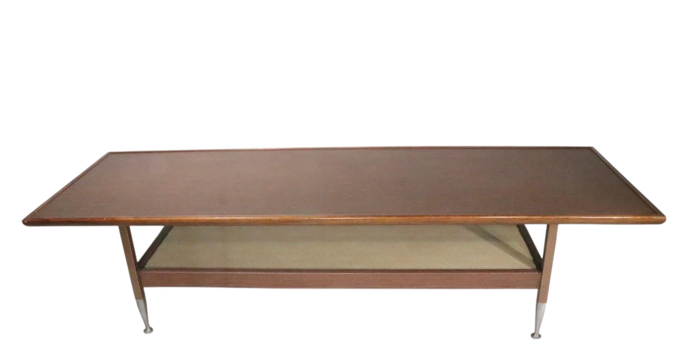 Mesa baja Mid Century de calidad comercial siglo XX en venta