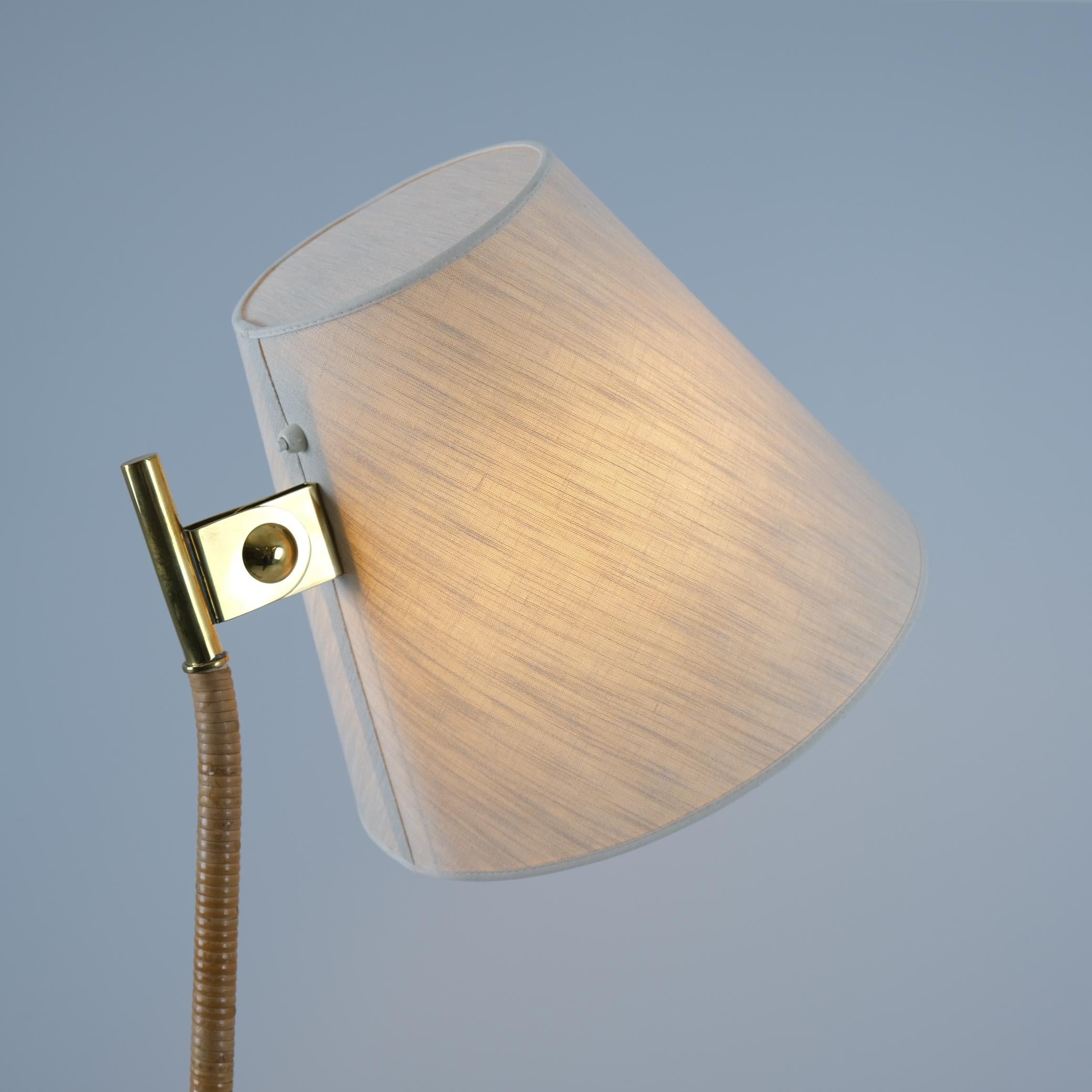 Lampadaire de commande Paavo Tynell 9617, lin, laiton et rotin Taito, années 1950 en vente 1