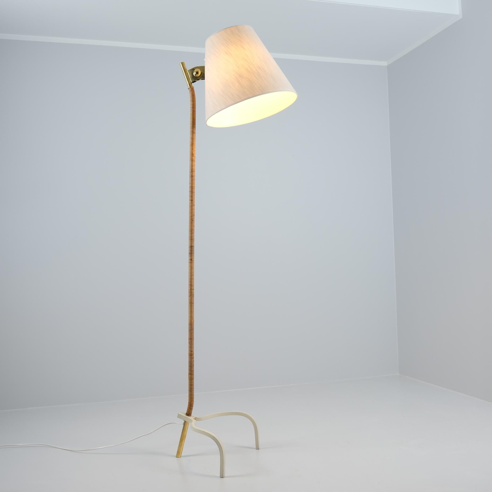 Lampadaire de commande Paavo Tynell 9617, lin, laiton et rotin Taito, années 1950 en vente 7
