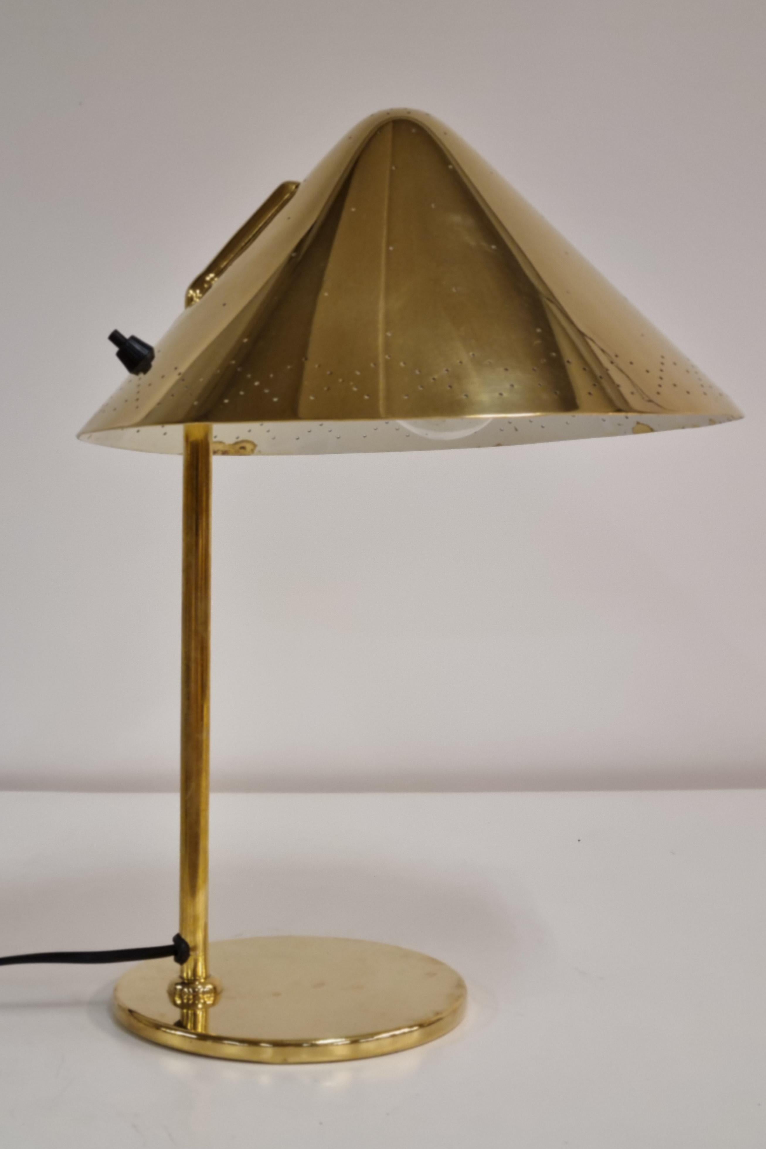 Commissioned Paavo Tynell Table Lamp, Taito Oy, 1950s In Good Condition For Sale In Helsinki, FI