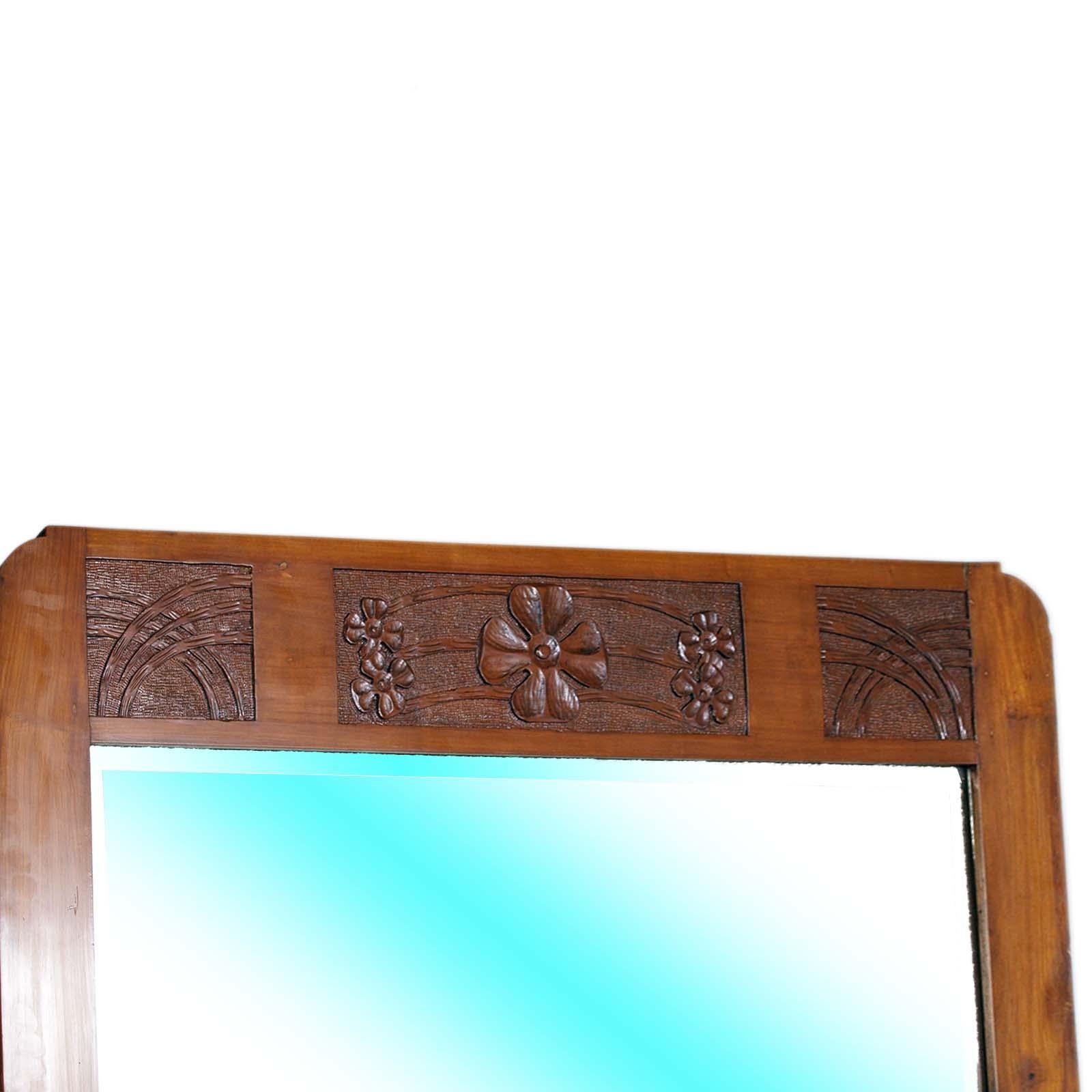 Commode Art Nouveau in Walnut , Four Drawers, Carved, Restored,  wax polished For Sale 3